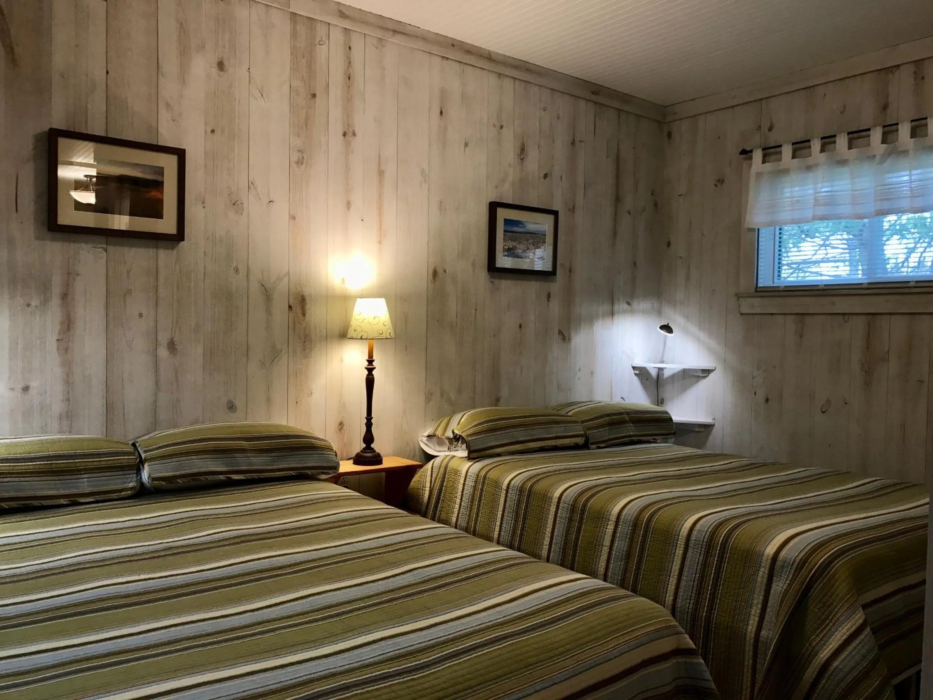 Bedroom, Bed in Cedar Ridge Cabins