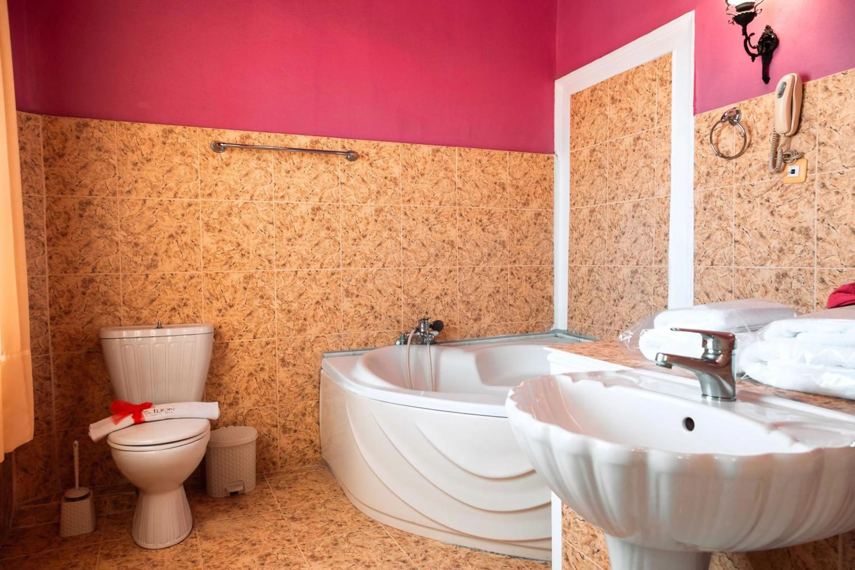 Toilet in Ilion Hotel