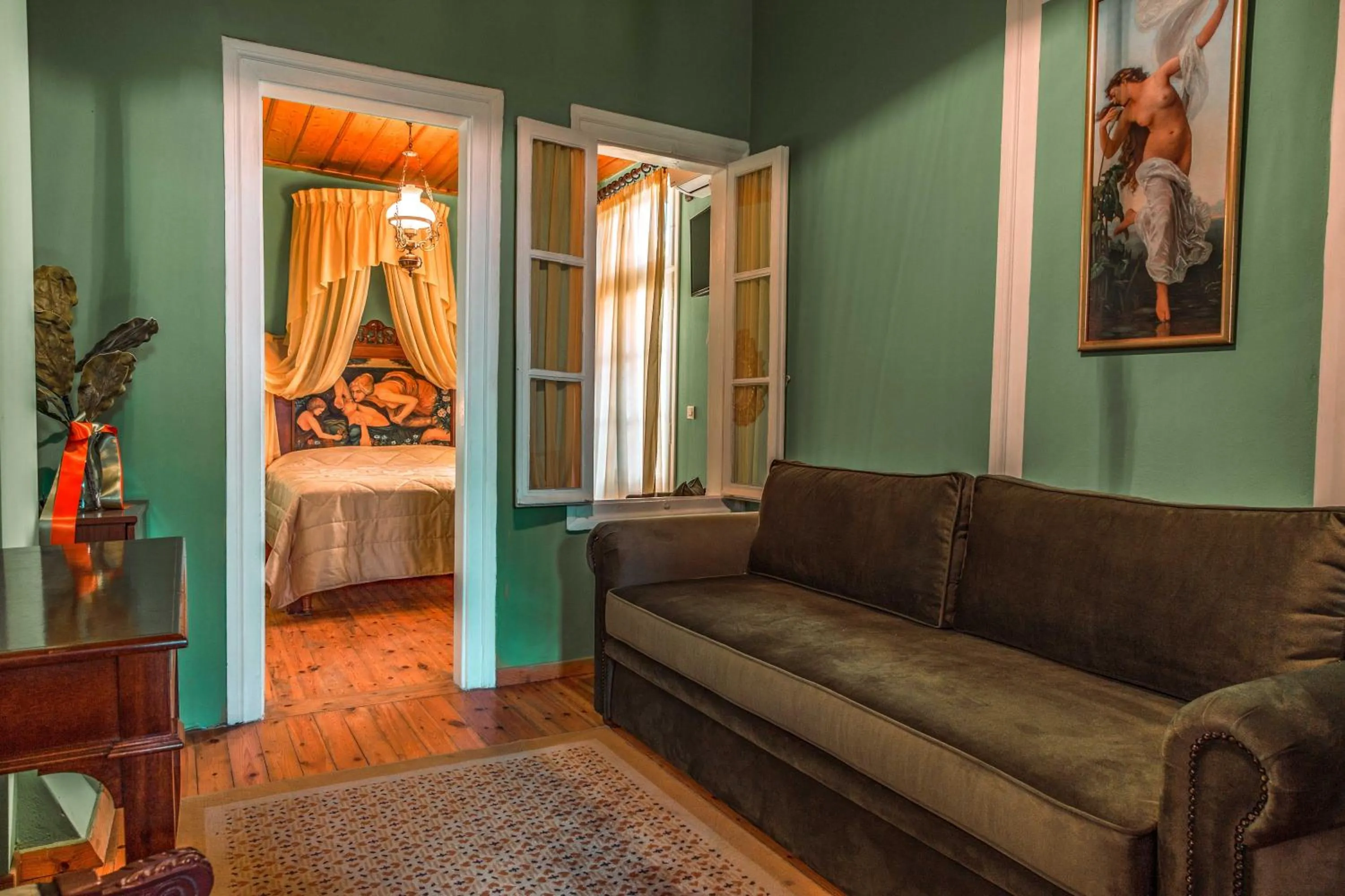 Living room, Bed in Ilion Hotel