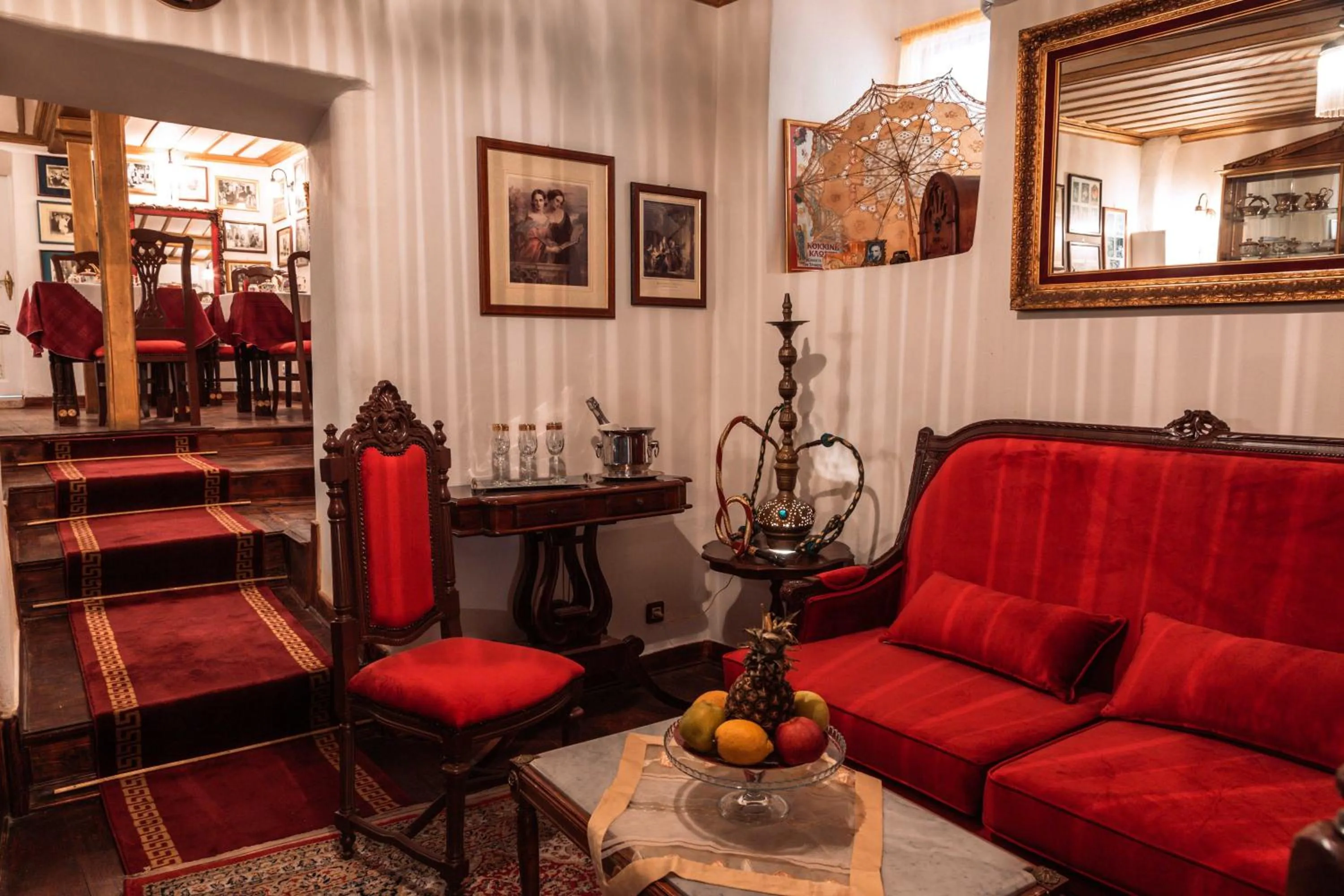 Living room in Ilion Hotel