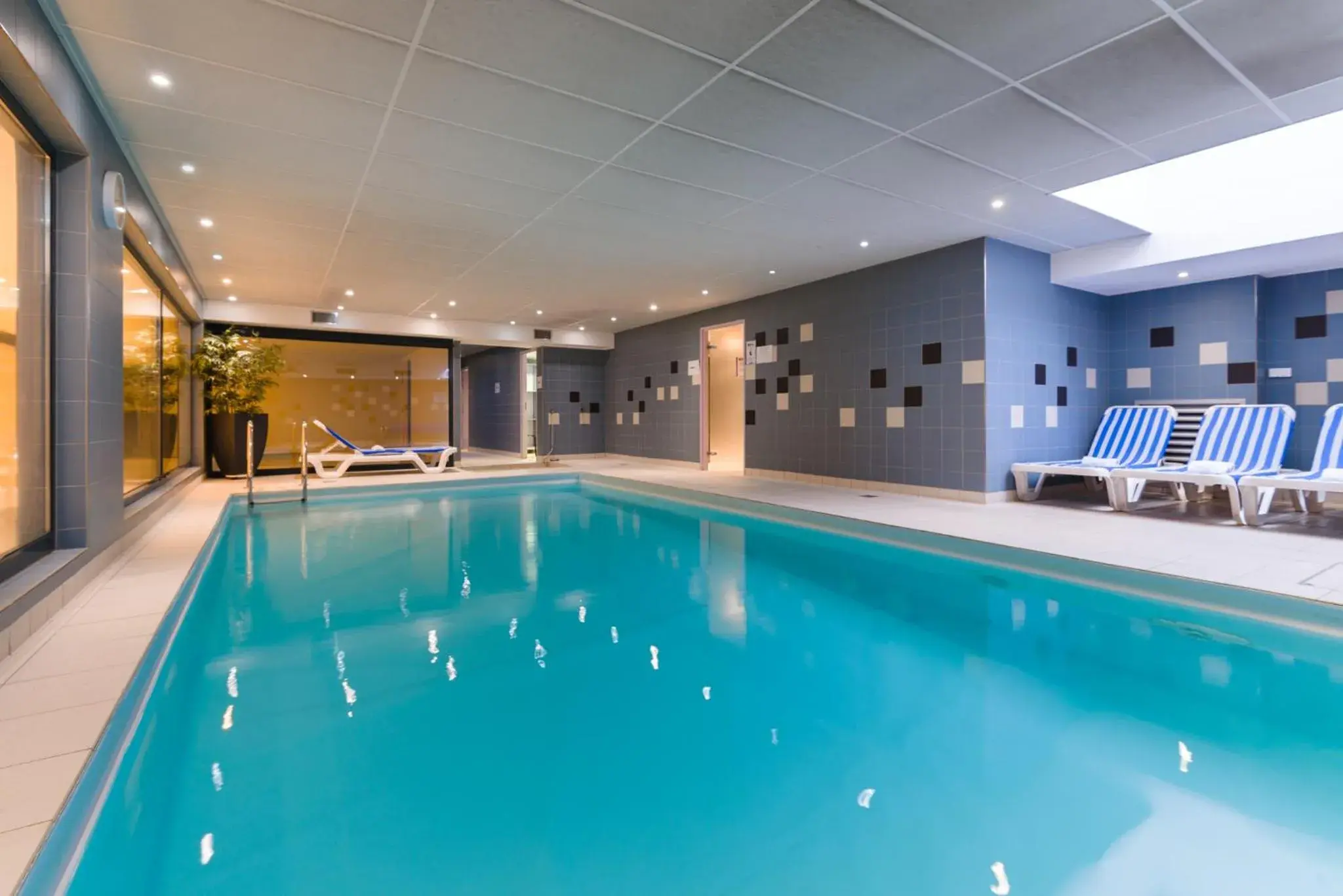 Swimming pool in Lagrange Apart’Hotel Strasbourg Wilson Swimming pool in Lagrange Apart’Hotel Strasbourg Wilson