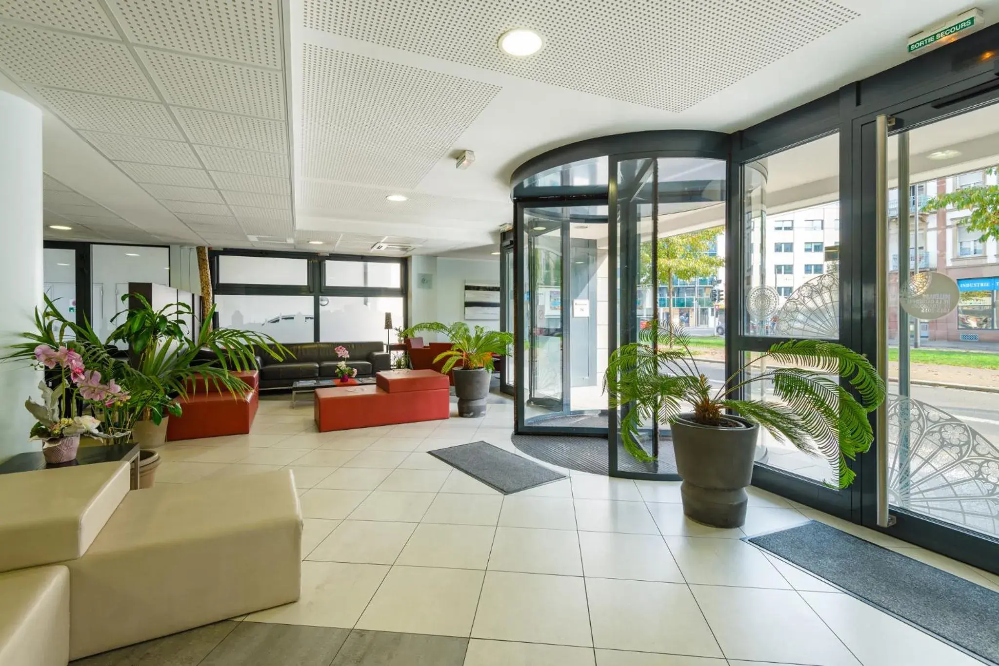 Lobby or reception in Lagrange Apart’Hotel Strasbourg Wilson Lobby or reception in Lagrange Apart’Hotel Strasbourg Wilson