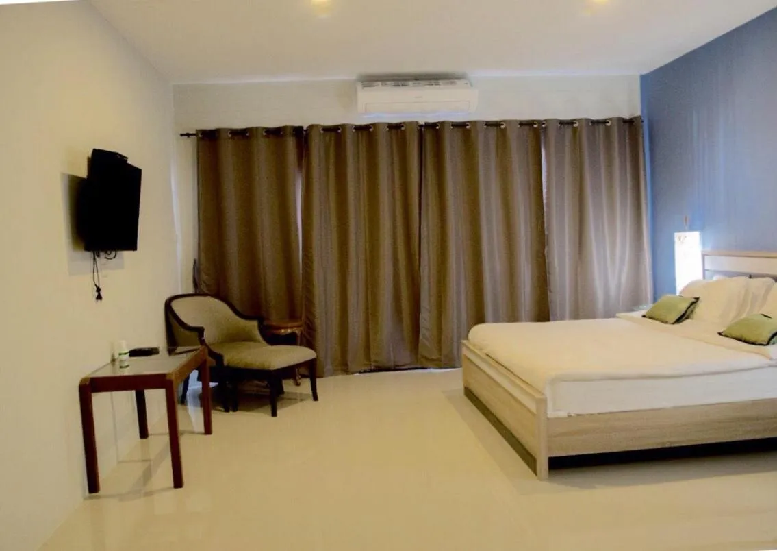 Photo of the whole room, Bed in Chill Days @ Koh Larn