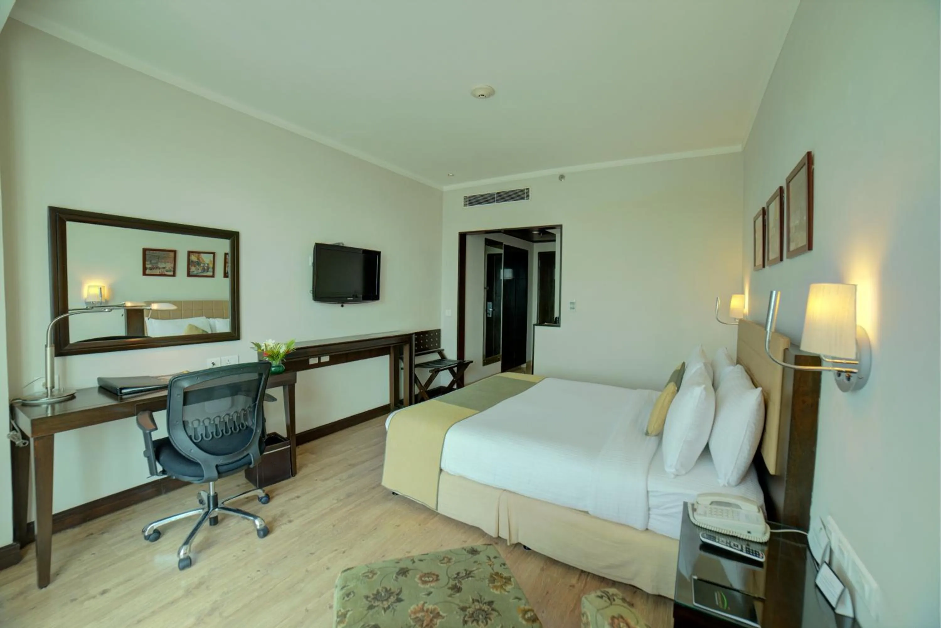 cot, Bed in Goldfinch Hotel Delhi NCR