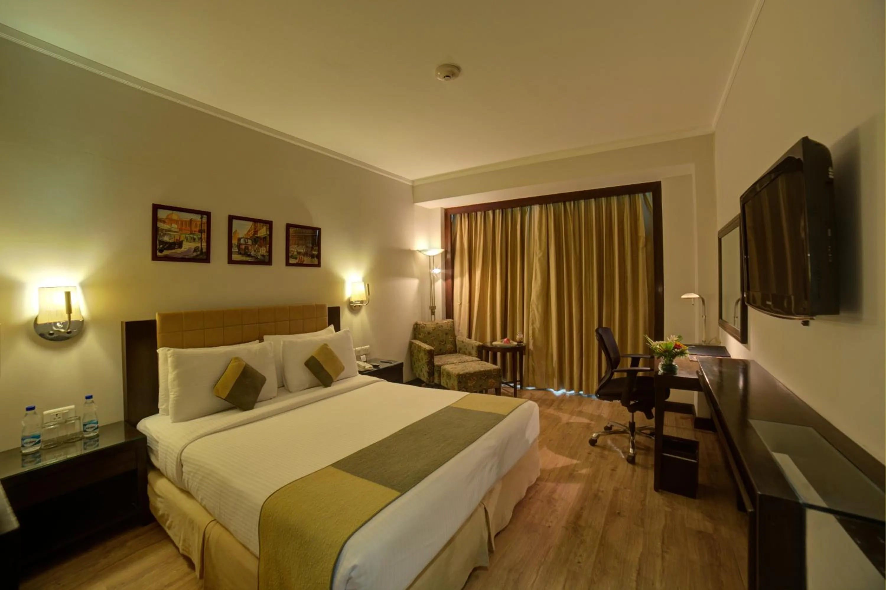 Bedroom, Bed in Goldfinch Hotel Delhi NCR