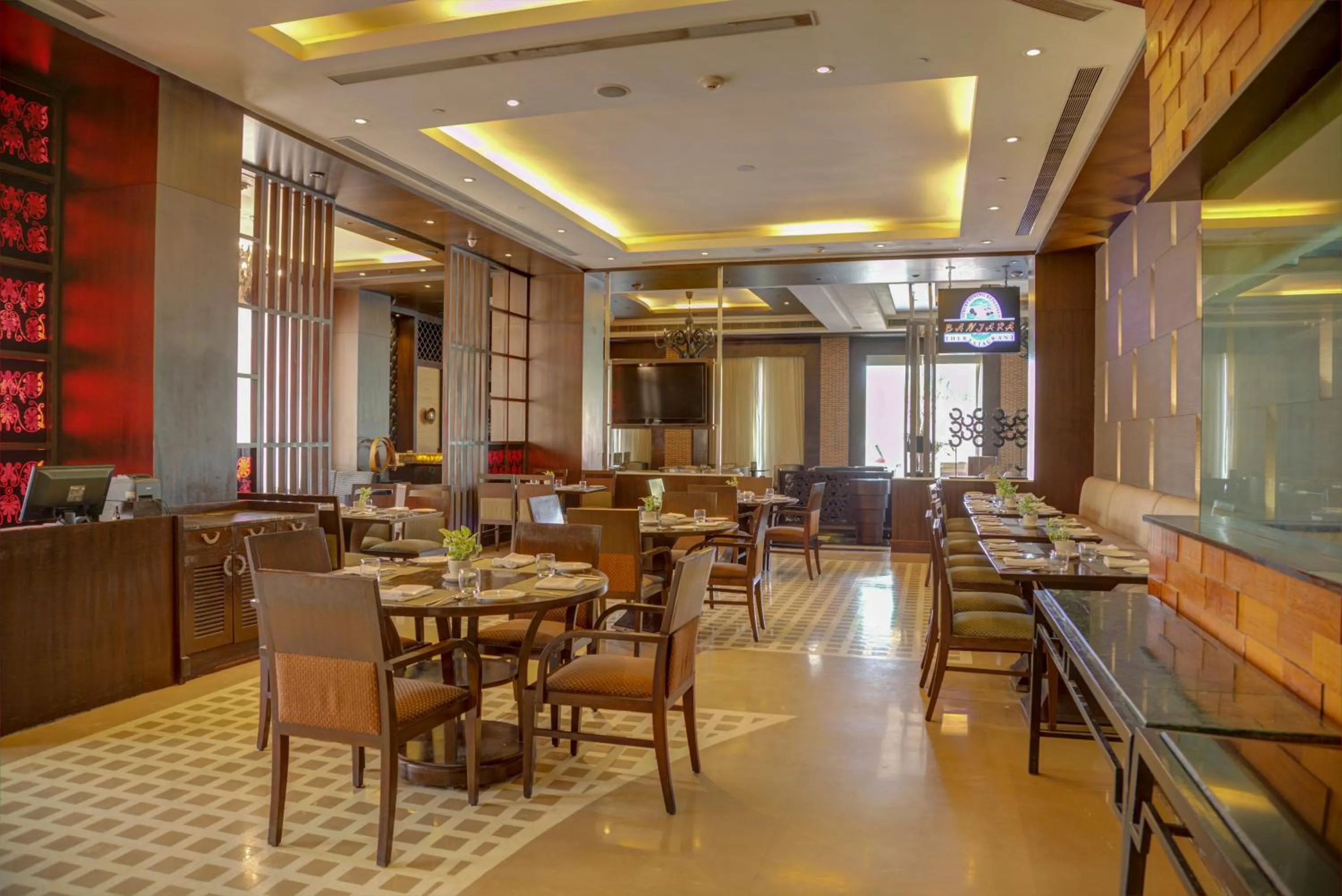 Food and drinks in Goldfinch Hotel Delhi NCR