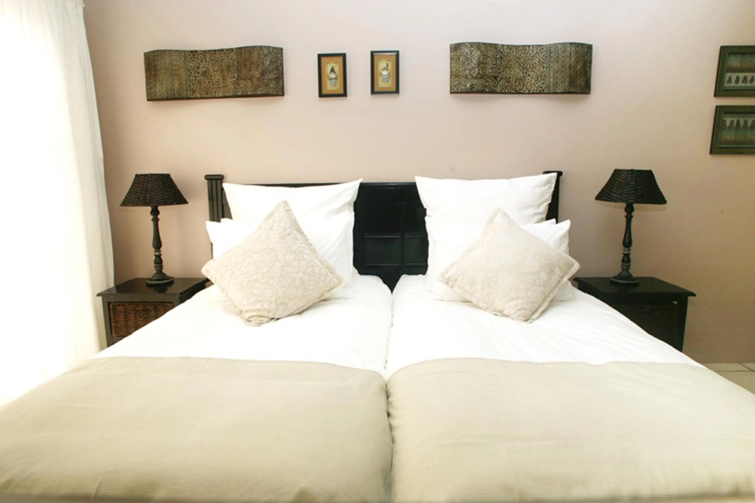 Bed in Nahoon Bed & Breakfast