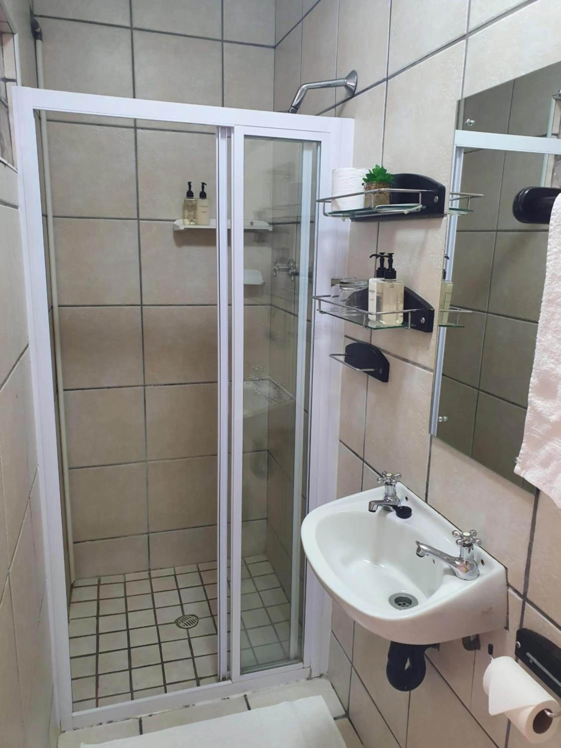 Shower in Nahoon Bed & Breakfast