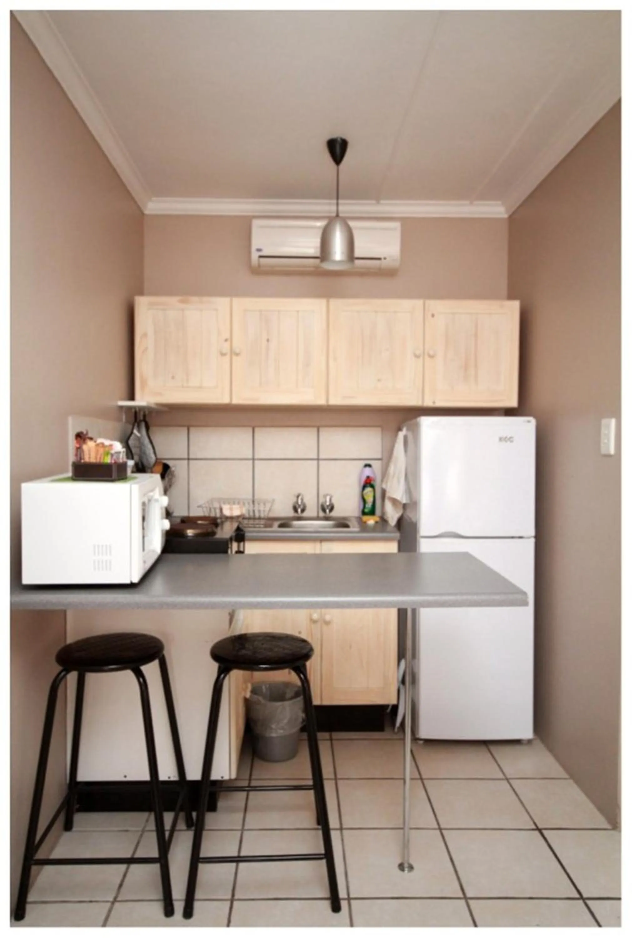 Kitchen or kitchenette in Nahoon Bed & Breakfast