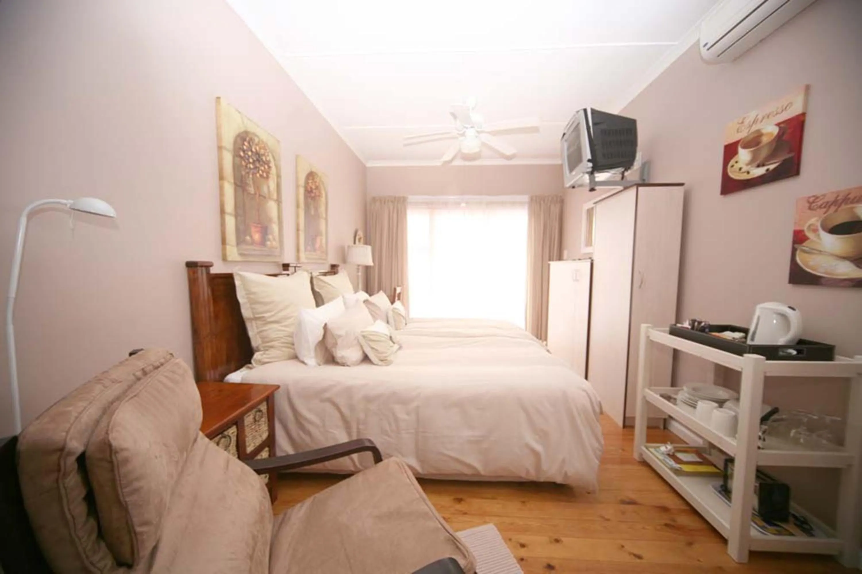 Bed in Nahoon Bed & Breakfast