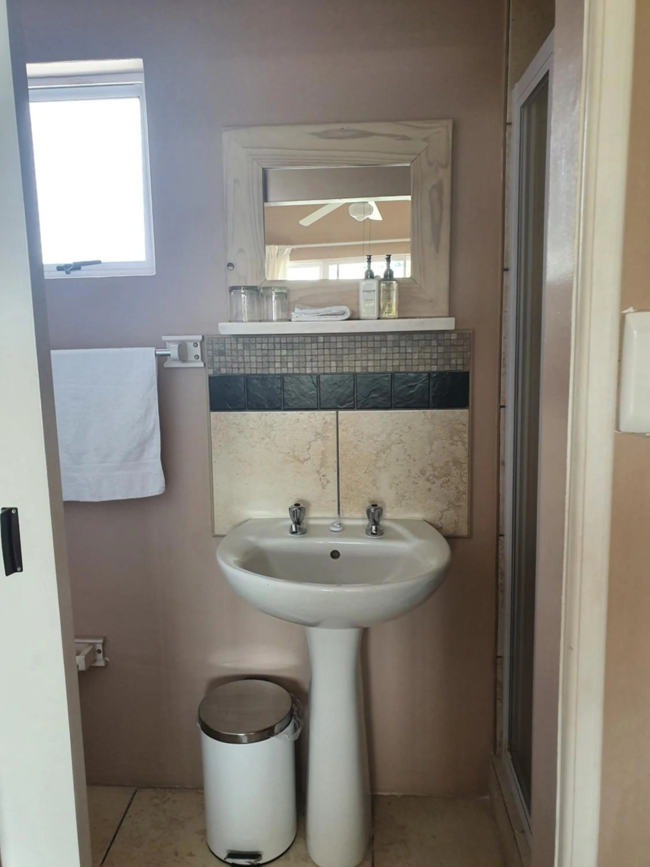 Shower in Nahoon Bed & Breakfast