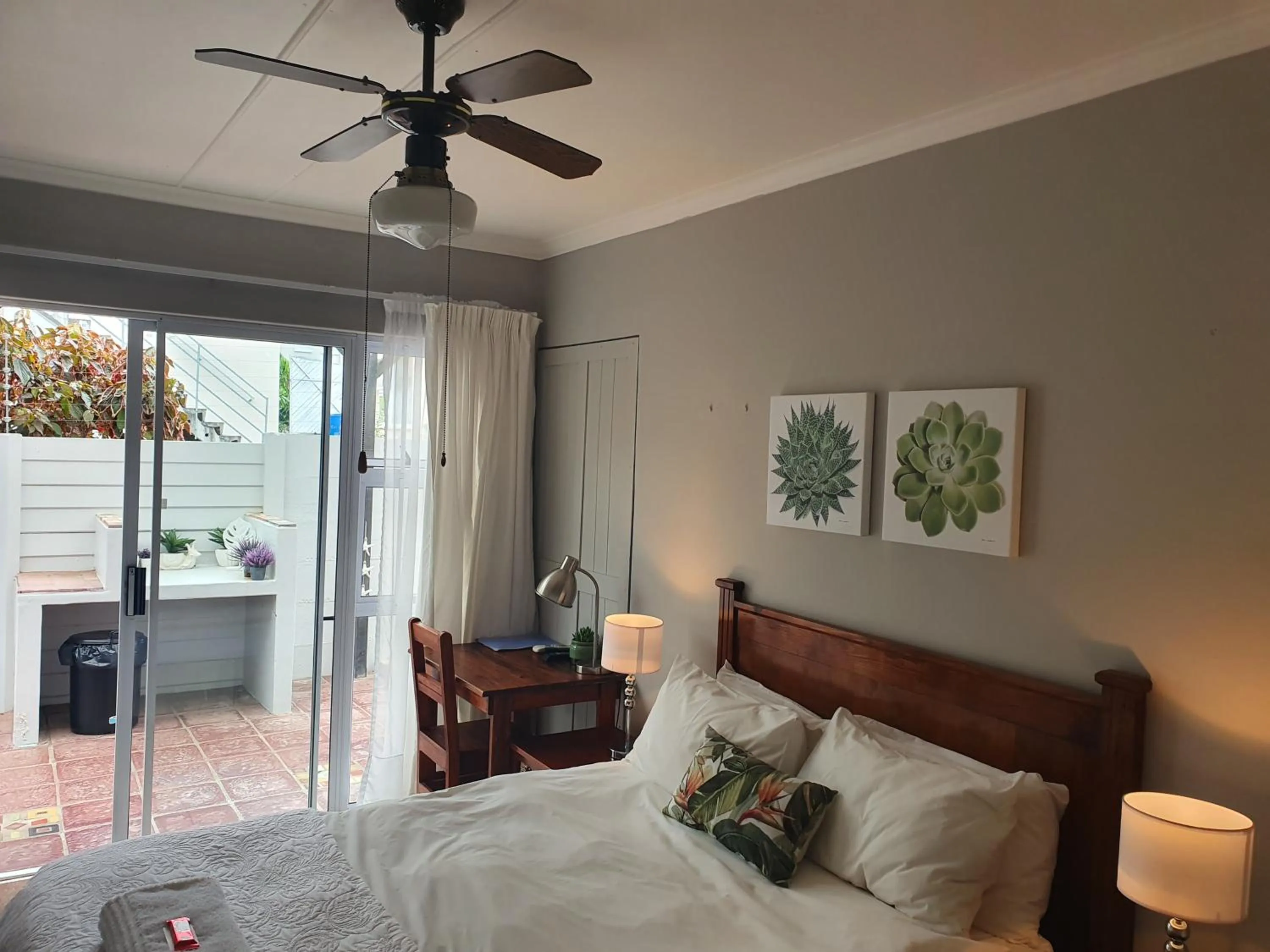 Coffee/tea facilities, Bed in Nahoon Bed & Breakfast