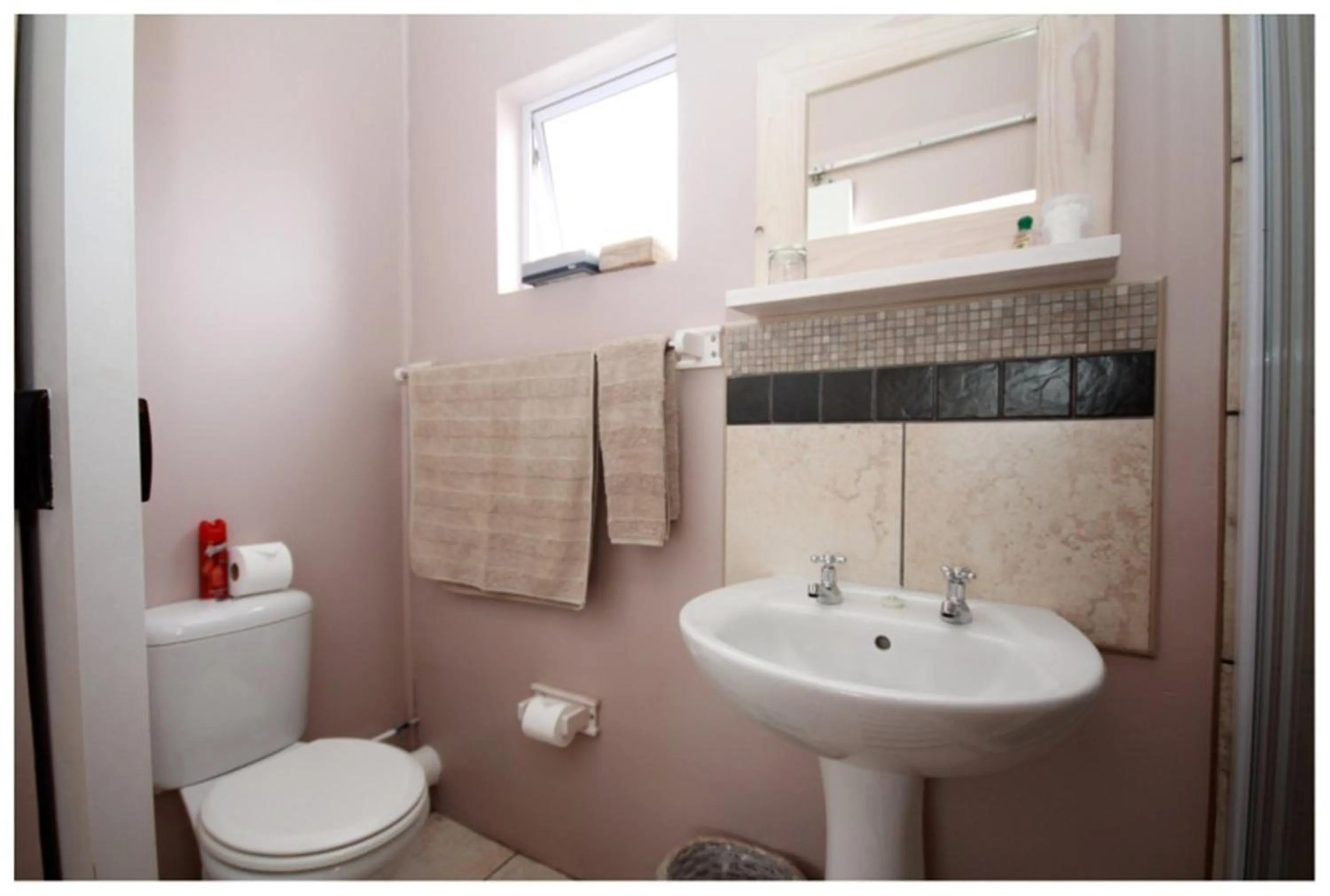 Shower in Nahoon Bed & Breakfast