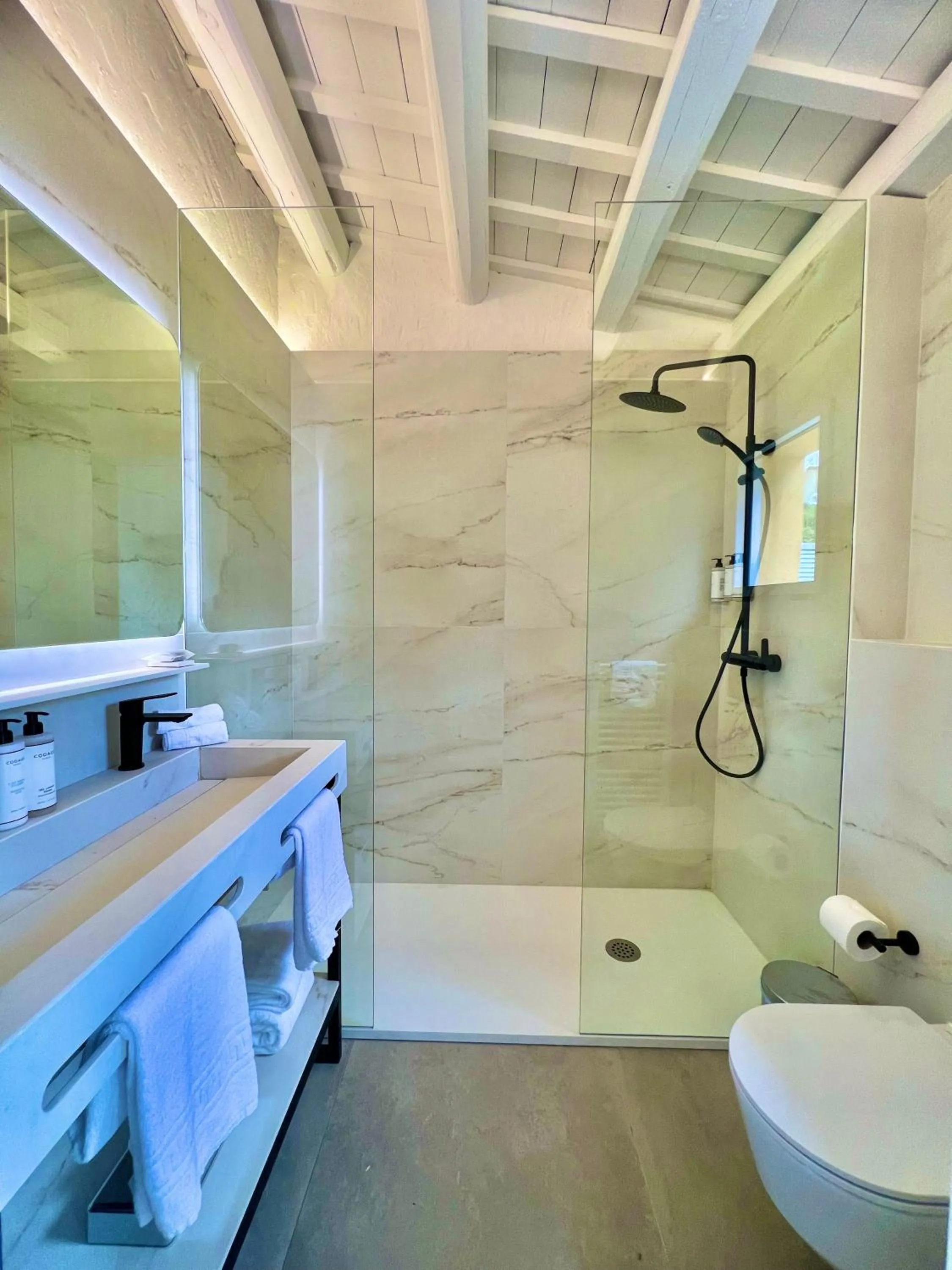 Bathroom in Hotel Aatu - Adults Only