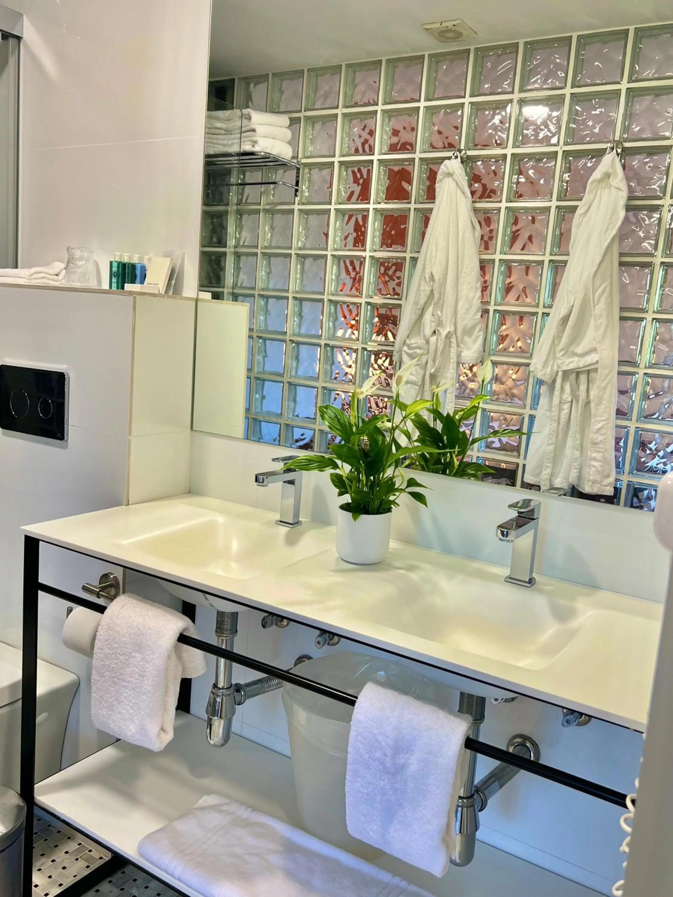 Bathroom in Hotel Aatu - Adults Only