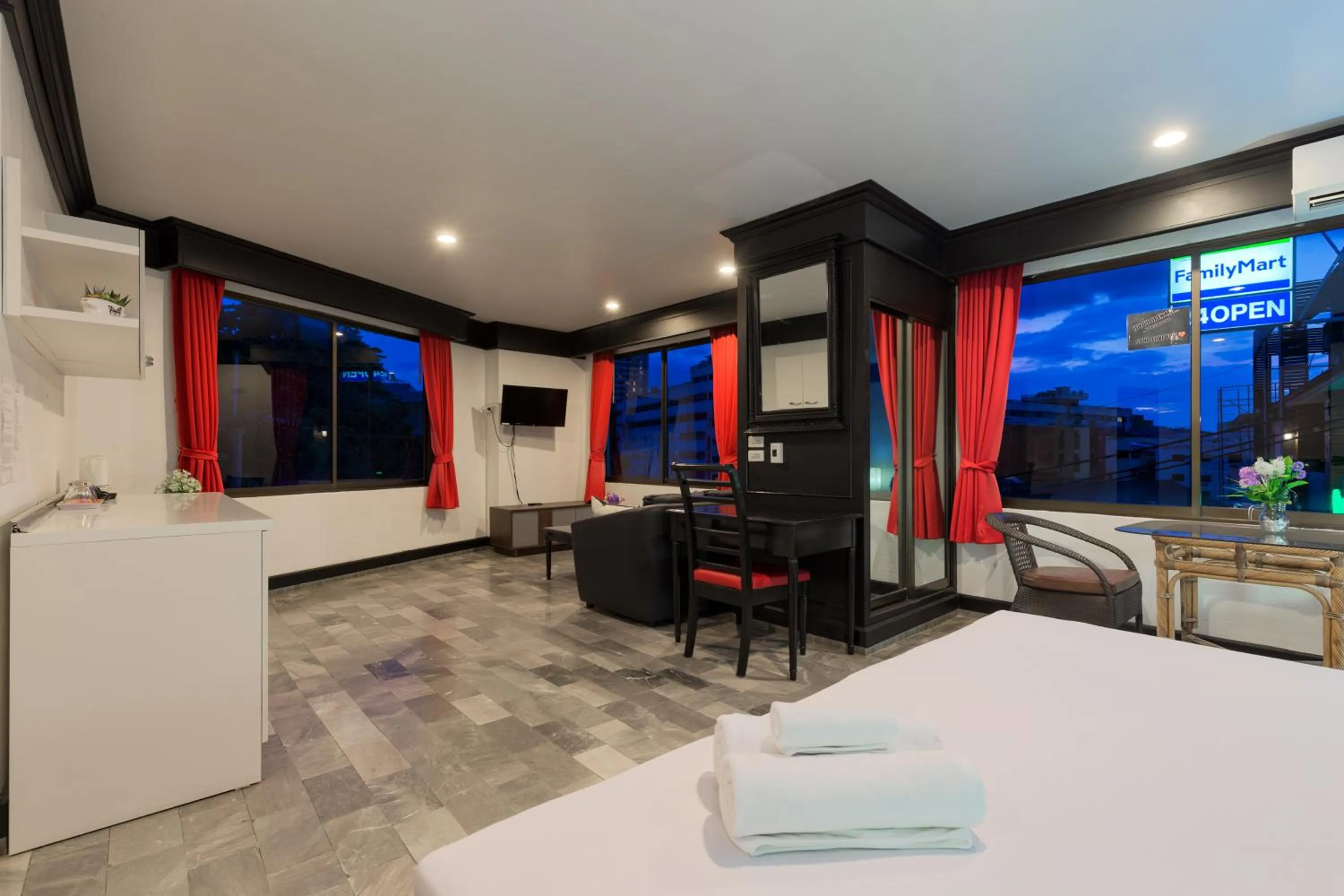 Patong Holiday Dream Hotel