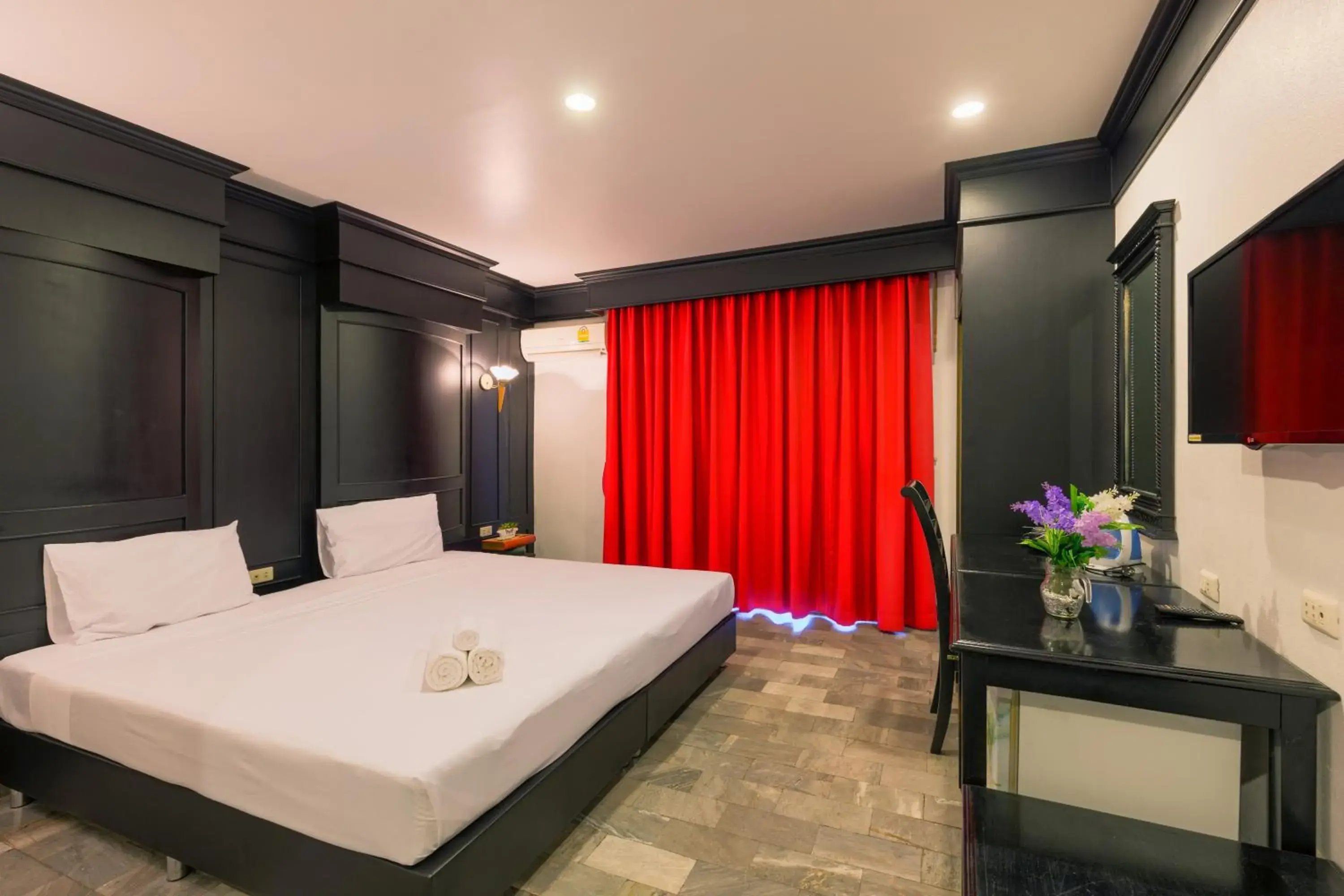 Bed in Patong Holiday Dream Hotel Bed in Patong Holiday Dream Hotel