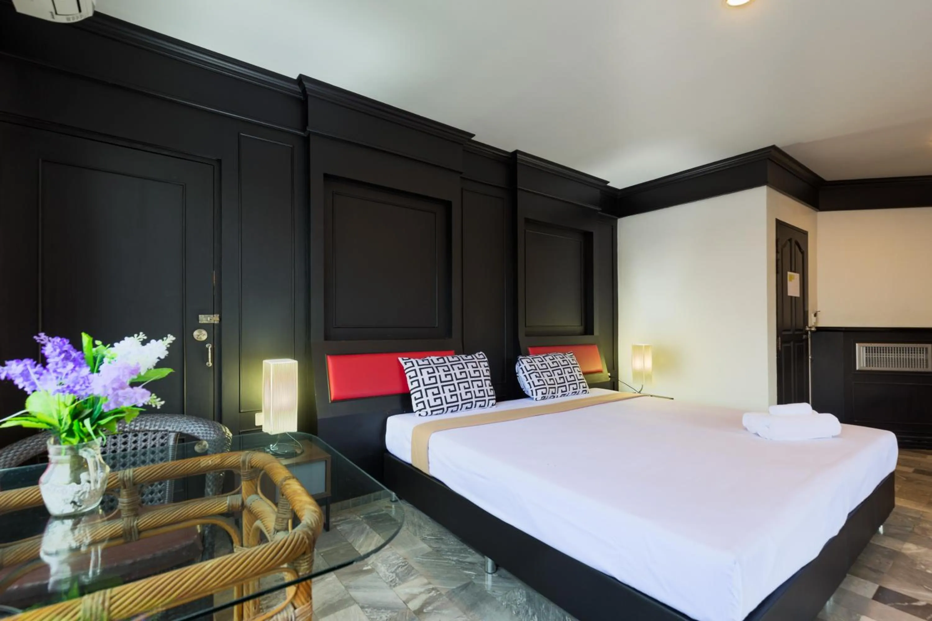 Bedroom, Bed in Patong Holiday Dream Hotel