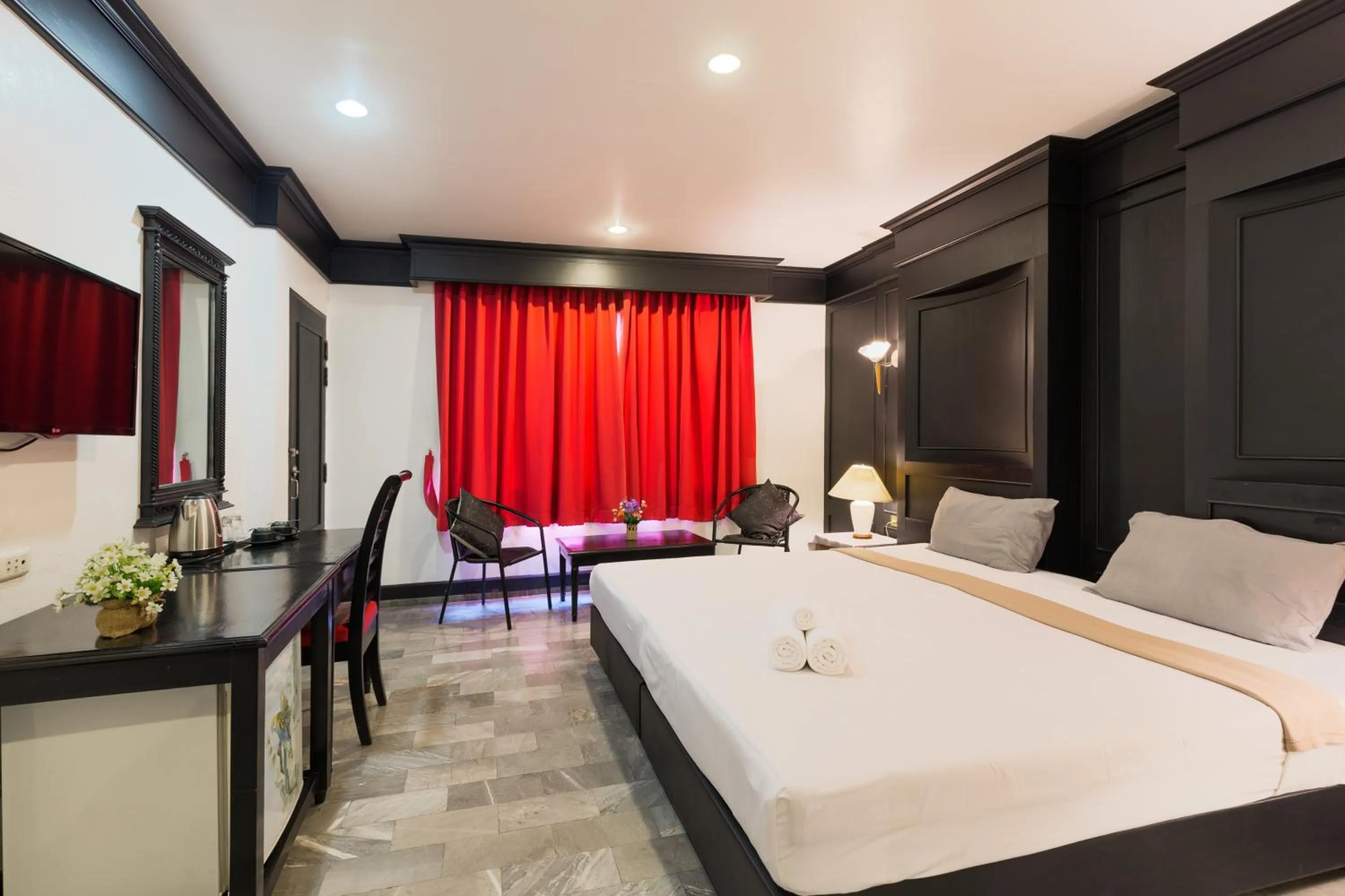 Bed in Patong Holiday Dream Hotel