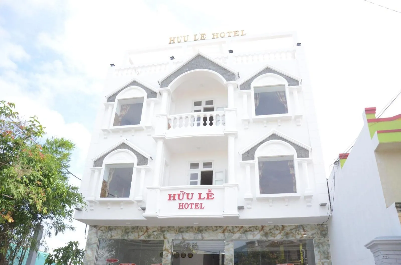Facade/entrance in Huu Le Hotel