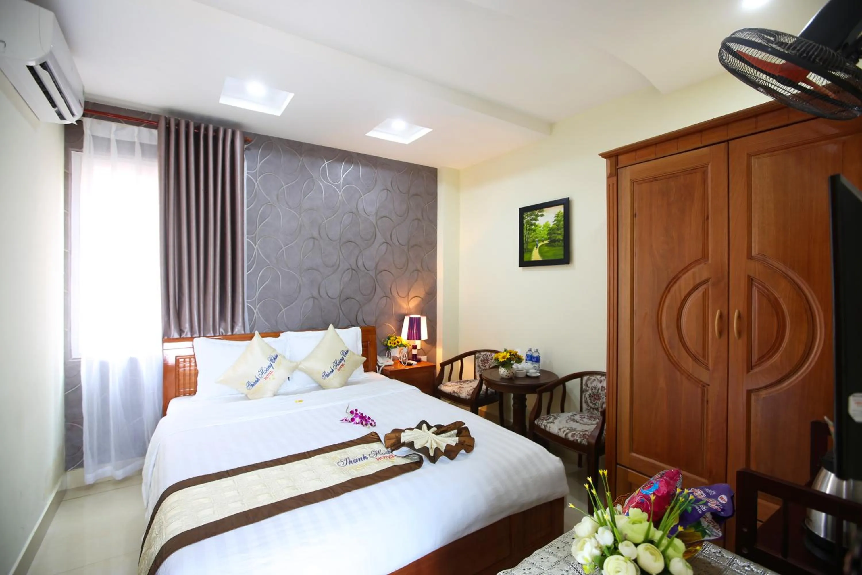 Photo of the whole room, Bed in Thành Hoàng Châu Boutique Hotel