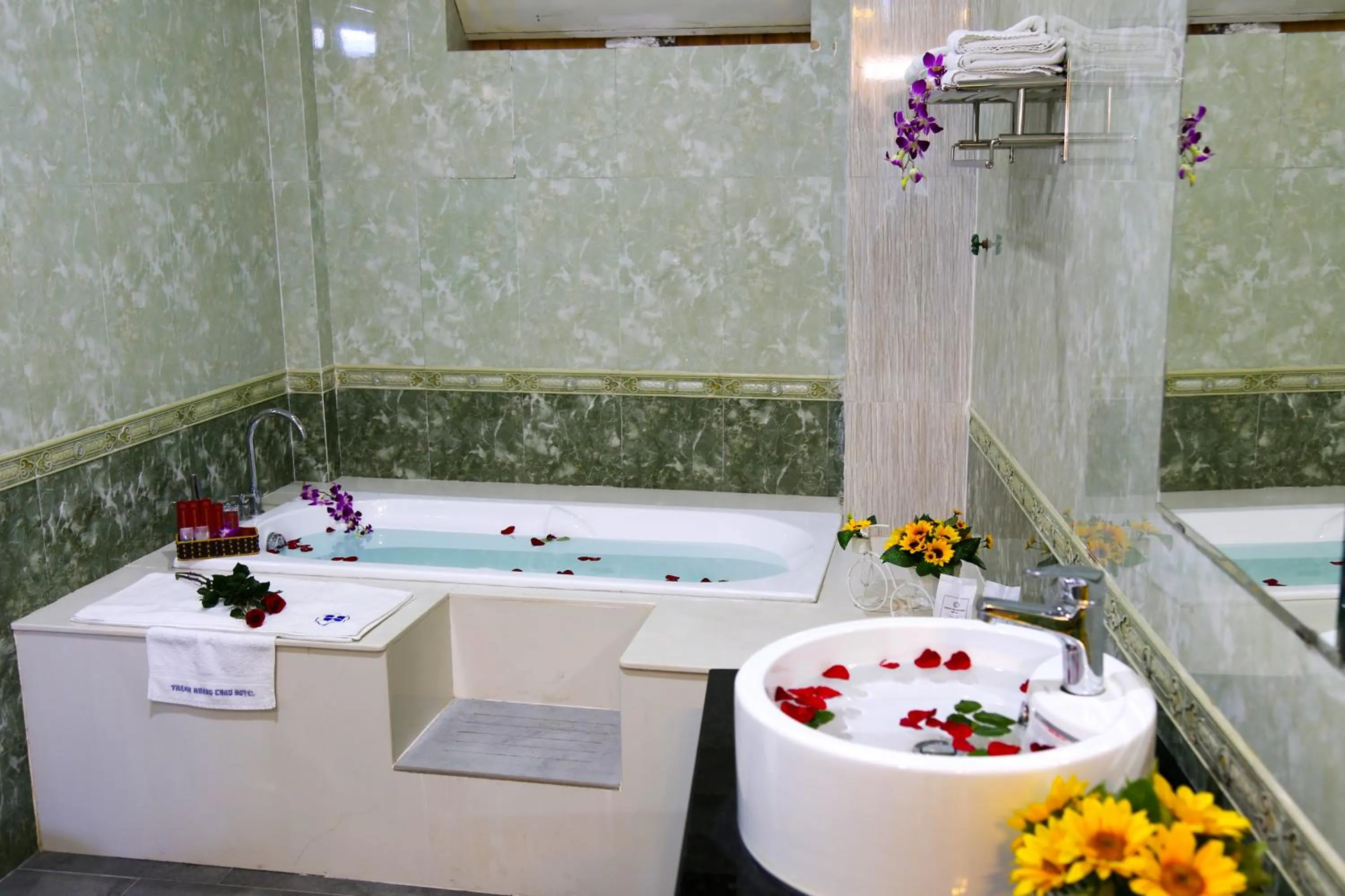 Bathroom in Thành Hoàng Châu Boutique Hotel