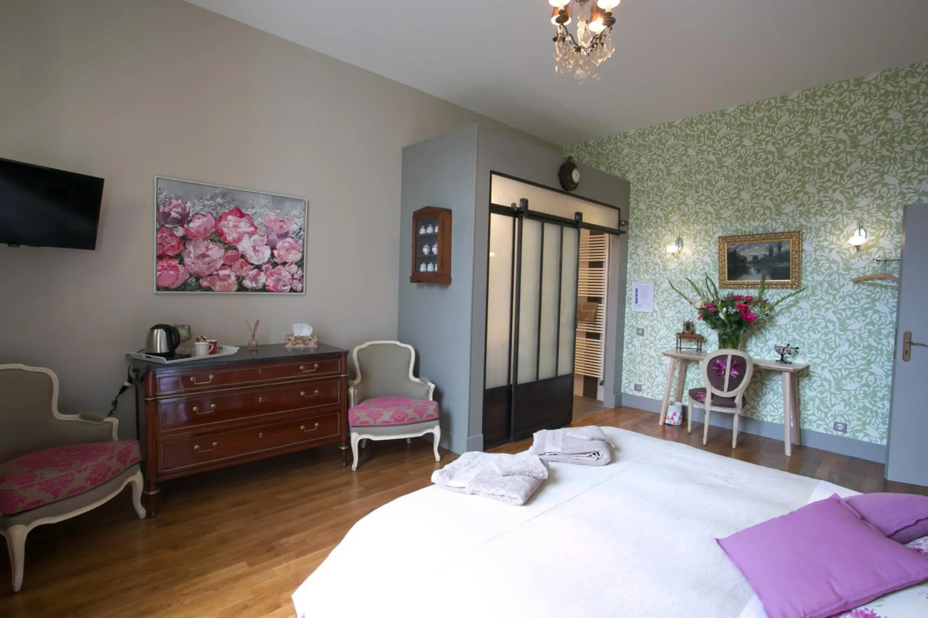 Double Room - single occupancy - Disability Access in B&B Vassy Etaule Double Room - single occupancy - Disability Access in B&B Vassy Etaule