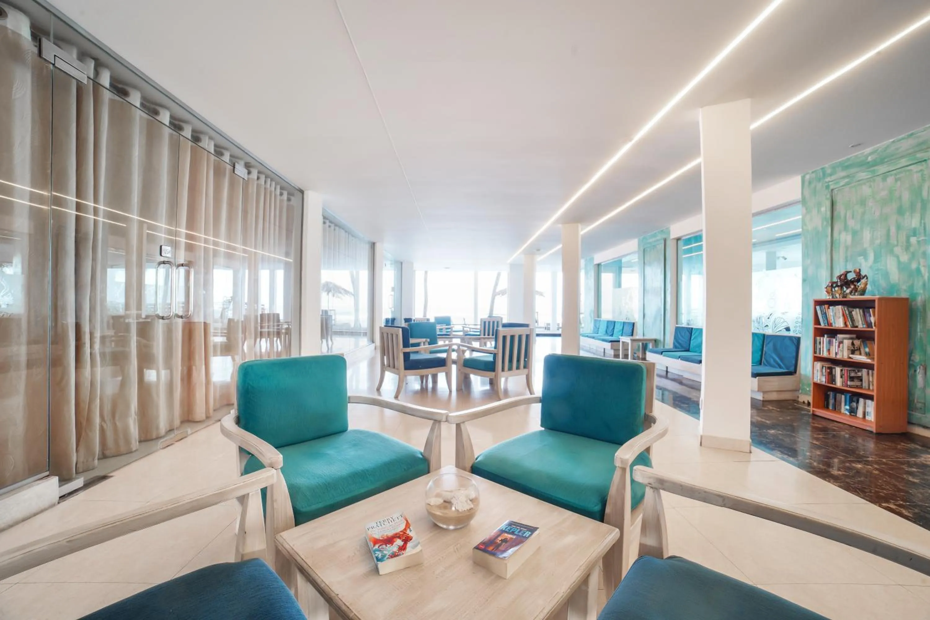 Lobby or reception in Hikkaduwa Beach Hotel