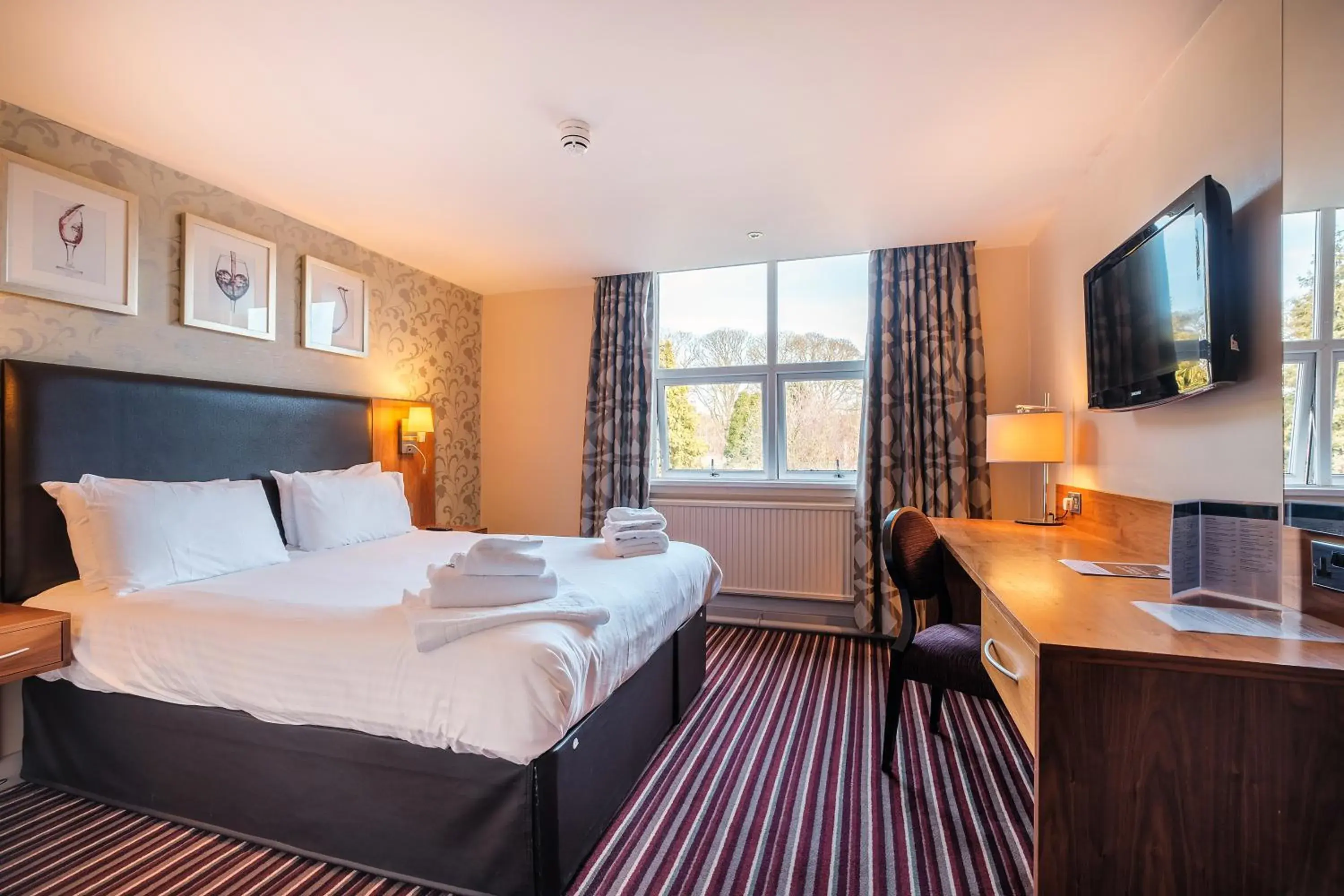 Photo of the whole room, Bed in Hull Humber View Hotel, BW Signature Collection Photo of the whole room, Bed in Hull Humber View Hotel, BW Signature Collection
