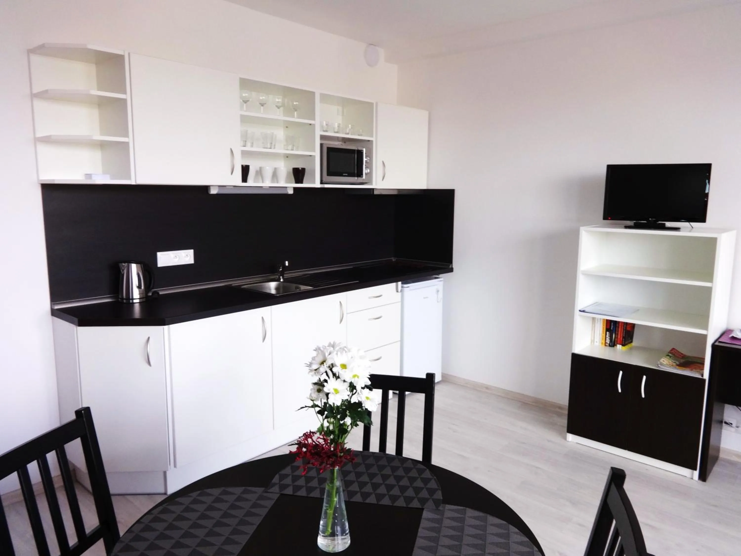Kitchen or kitchenette in Apartments 4U center + free parking