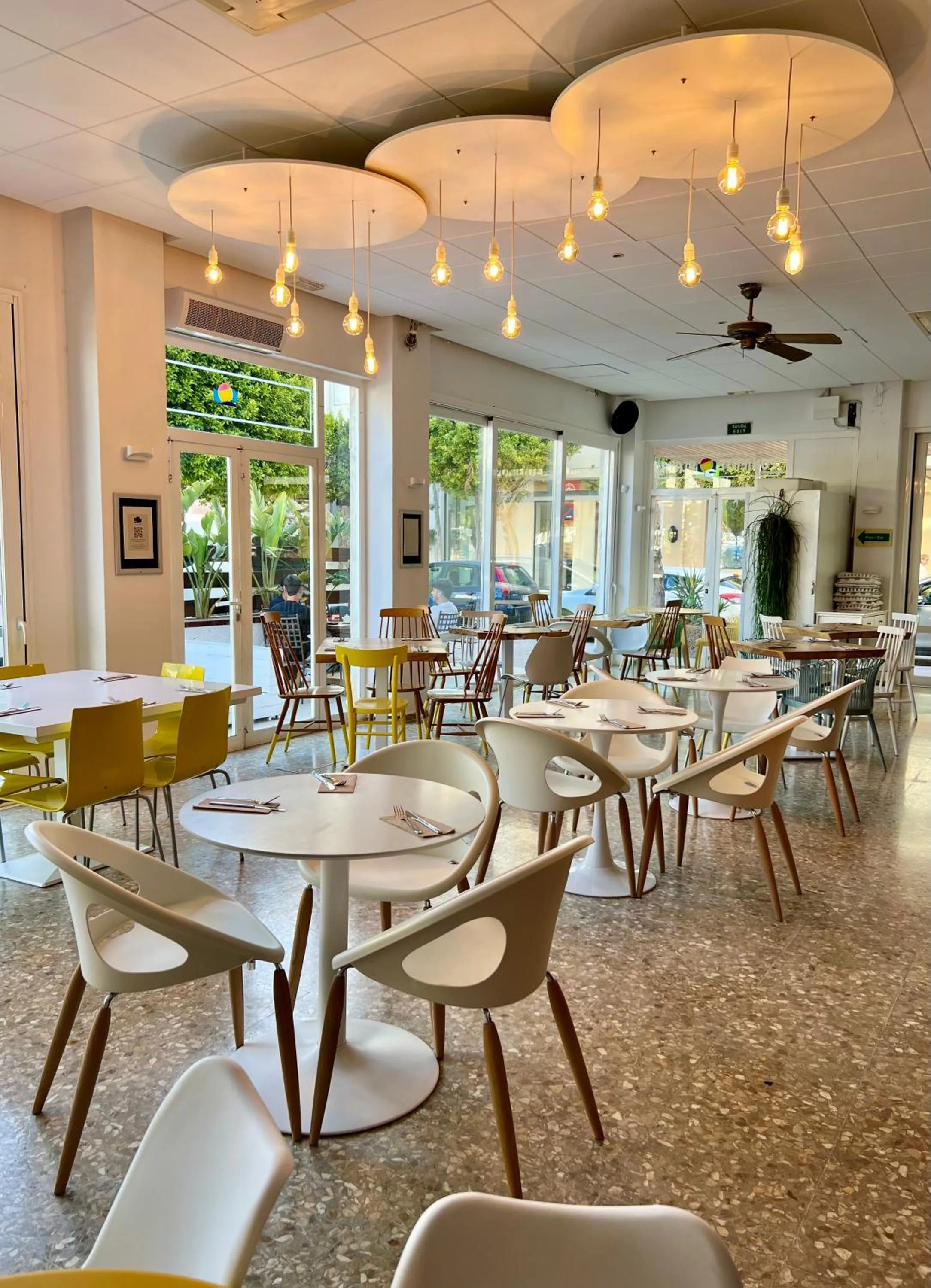 Restaurant/places to eat in Boutique Apartments Poniente Playa