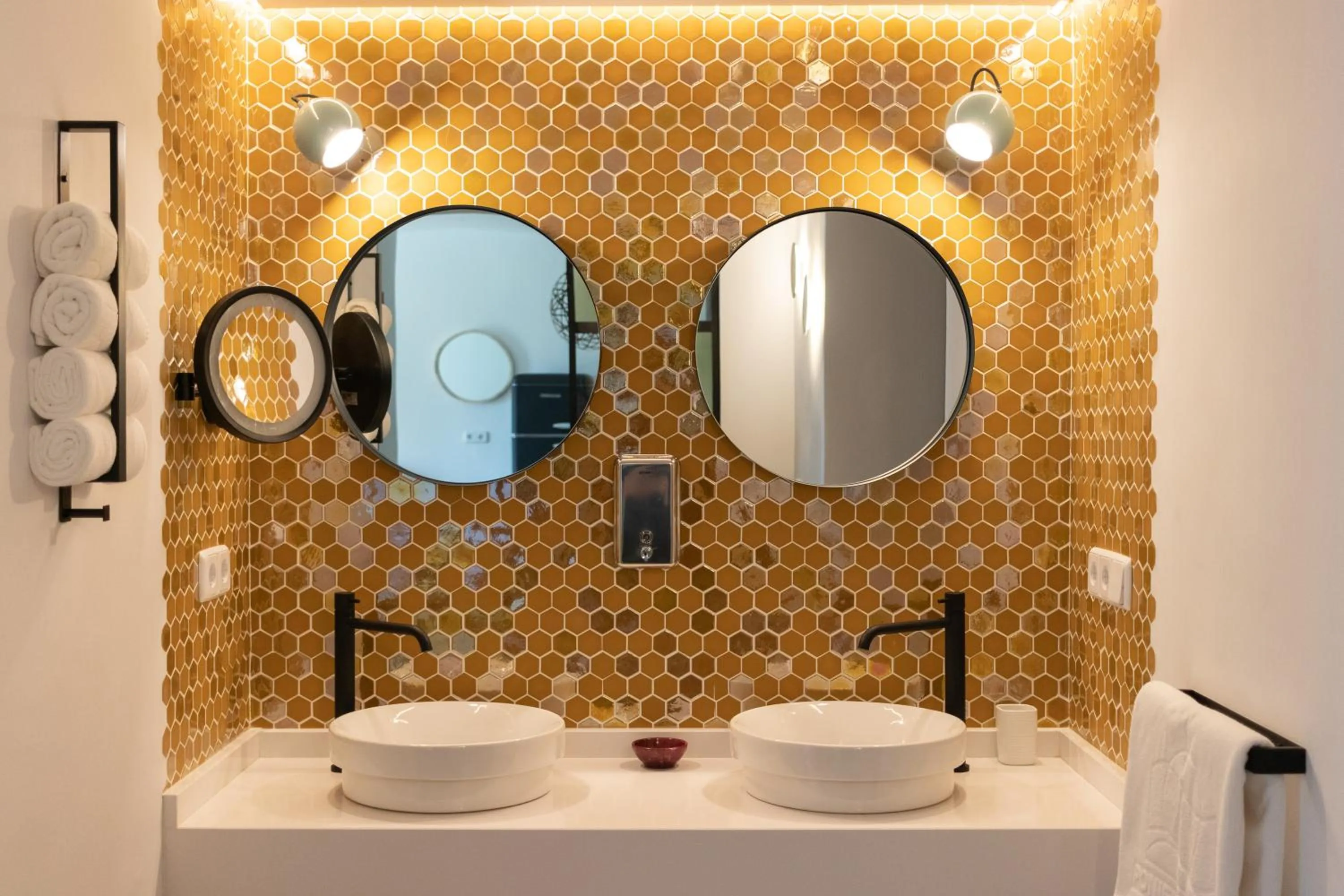 Toilet in Boutique Apartments Poniente Playa