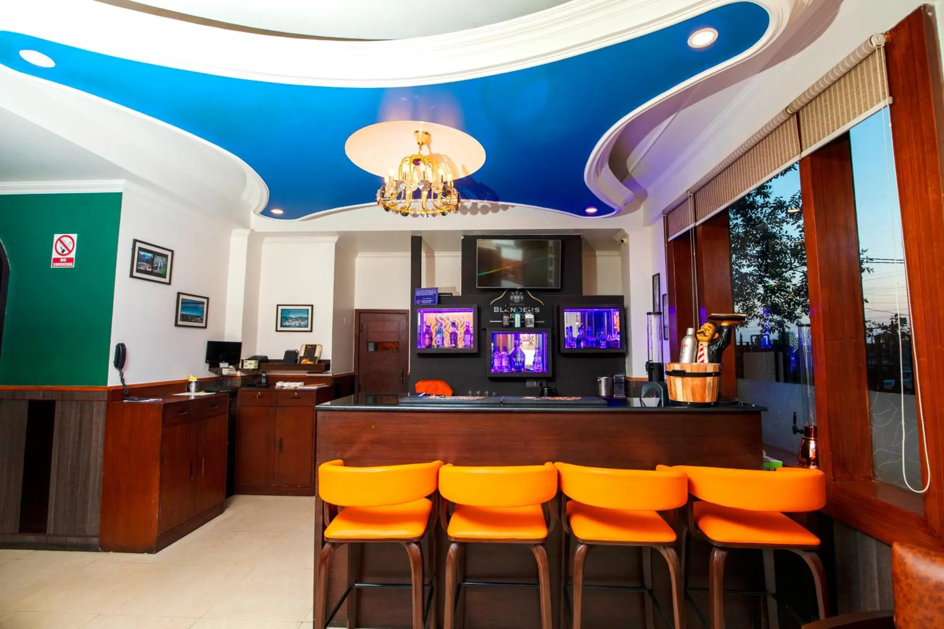 Lounge or bar in White Ridge Hotel Lounge or bar in White Ridge Hotel