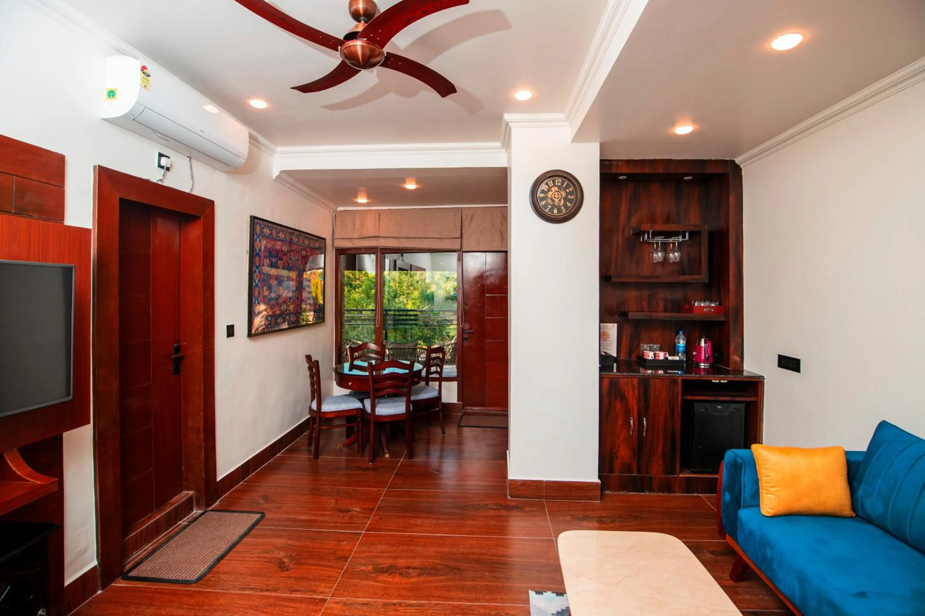 Dining area in White Ridge Hotel