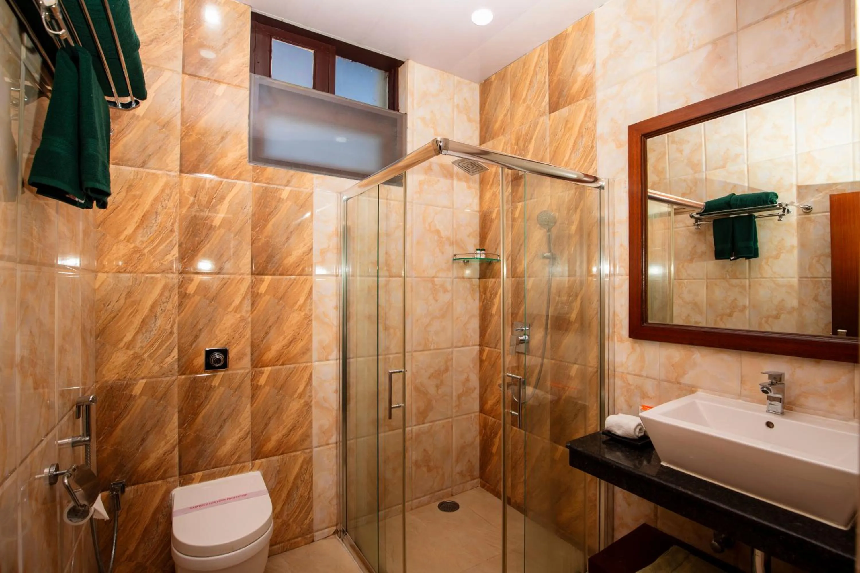 Toilet in White Ridge Hotel