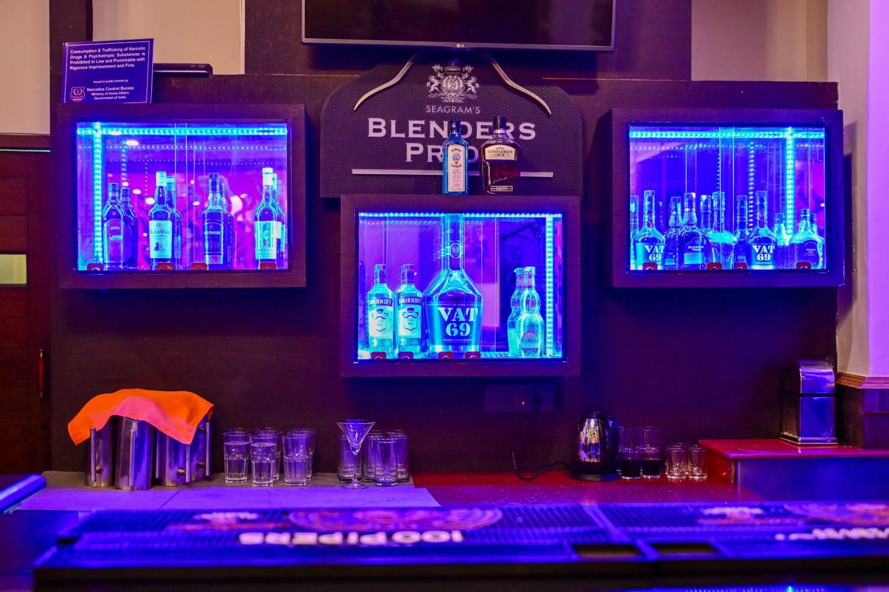 Lounge or bar in White Ridge Hotel