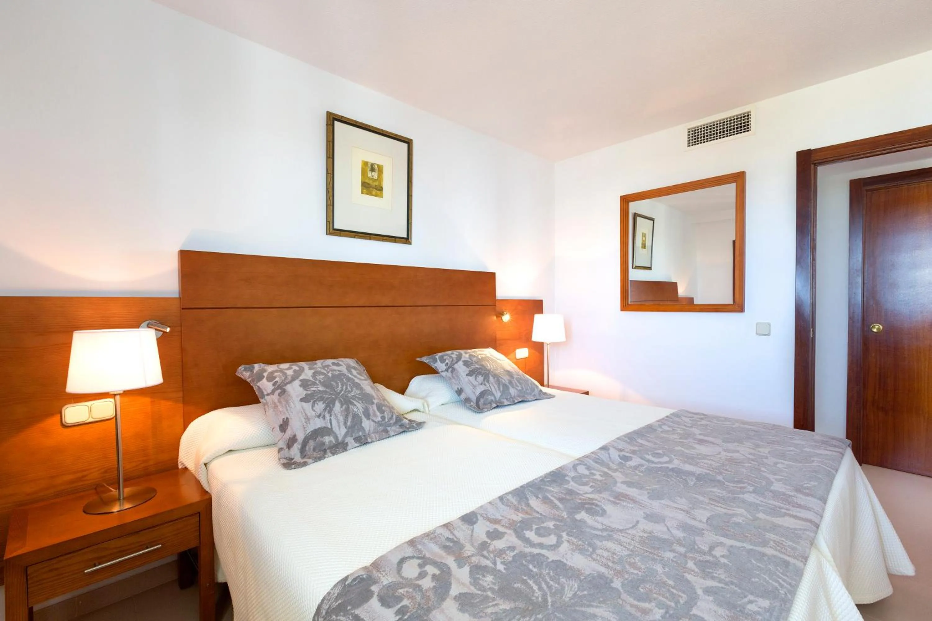 Bed in Hipotels Mercedes Aparthotel