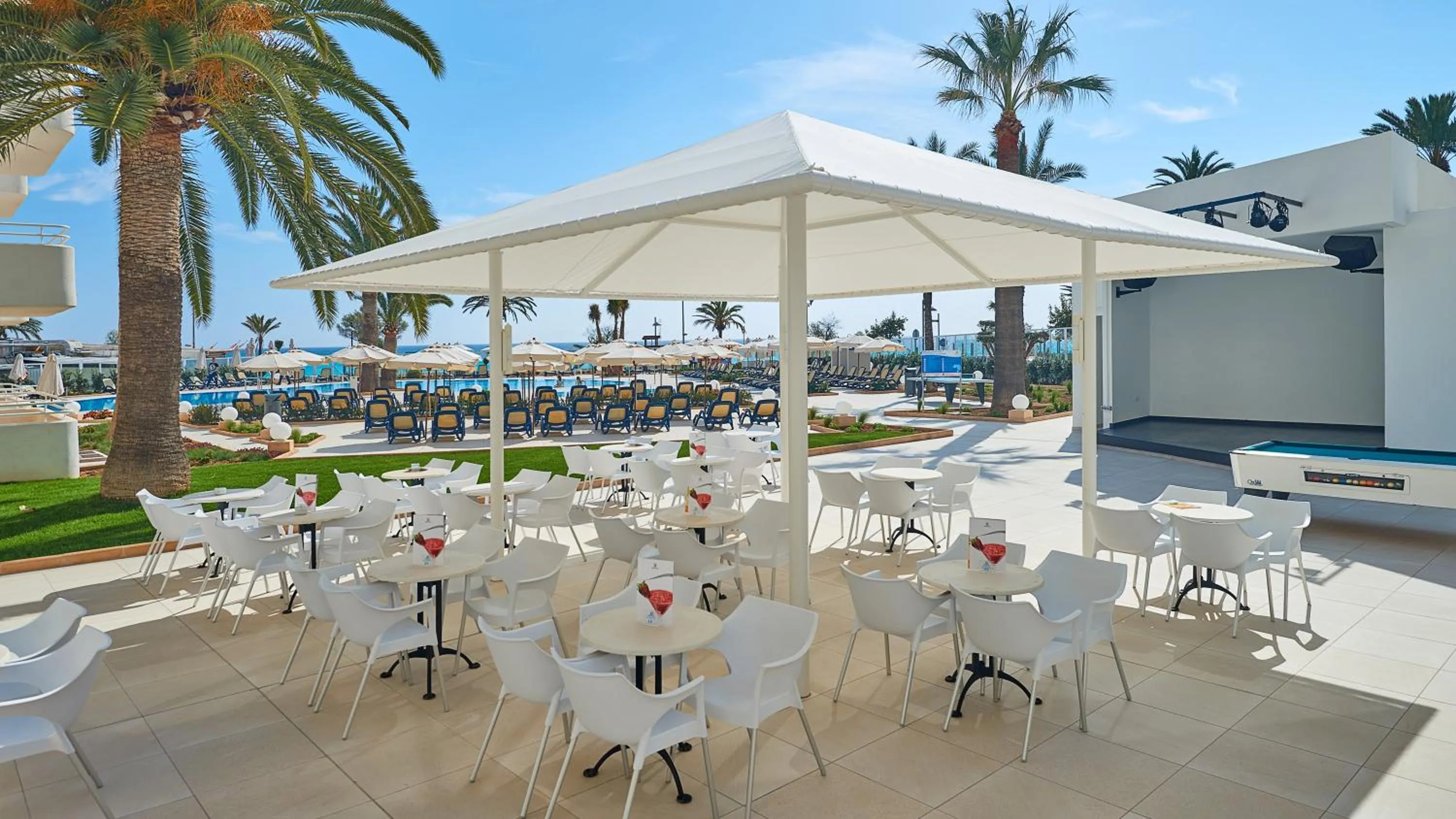 Restaurant/places to eat in Hipotels Mercedes Aparthotel