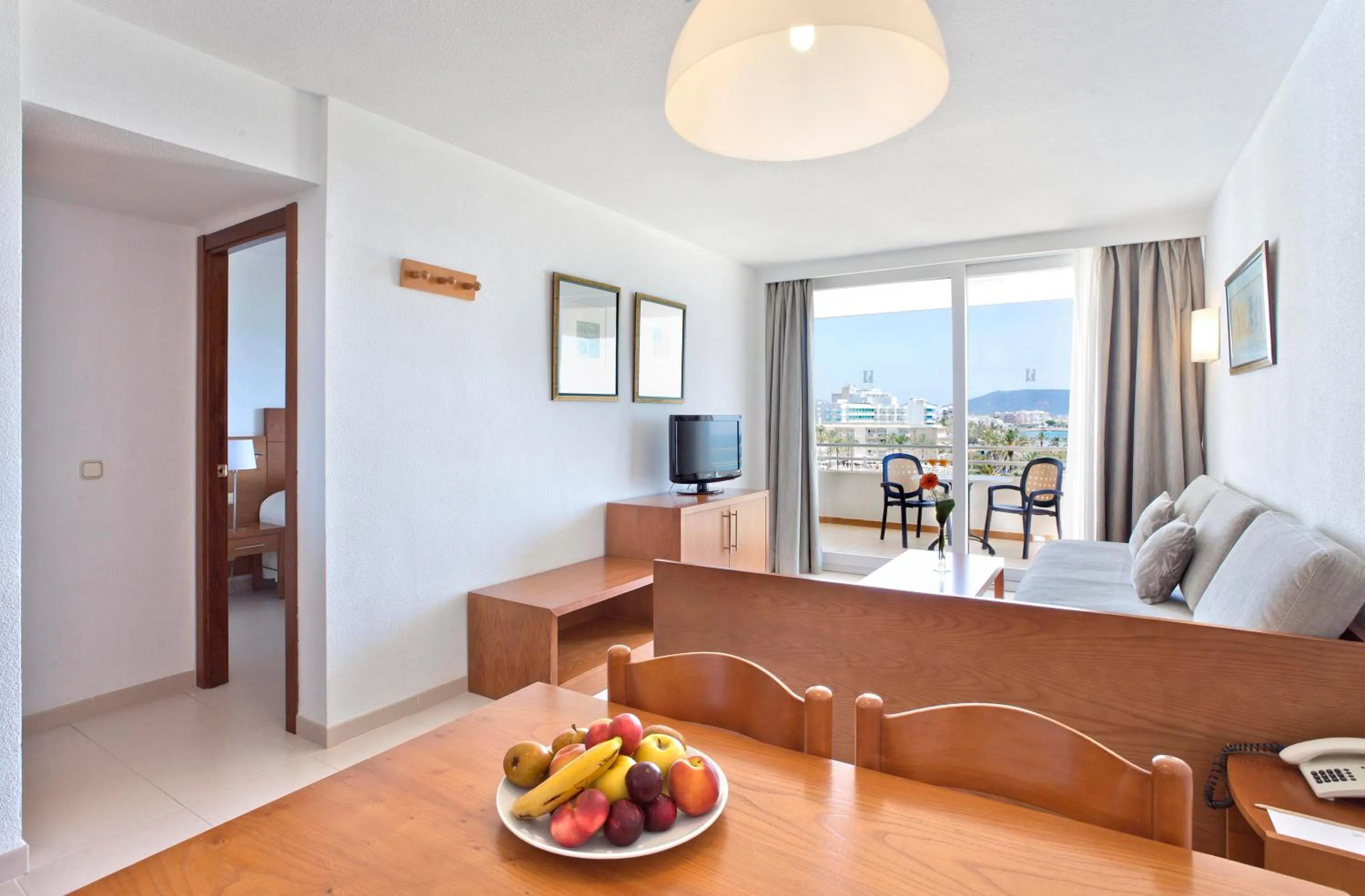 TV and multimedia in Hipotels Mercedes Aparthotel