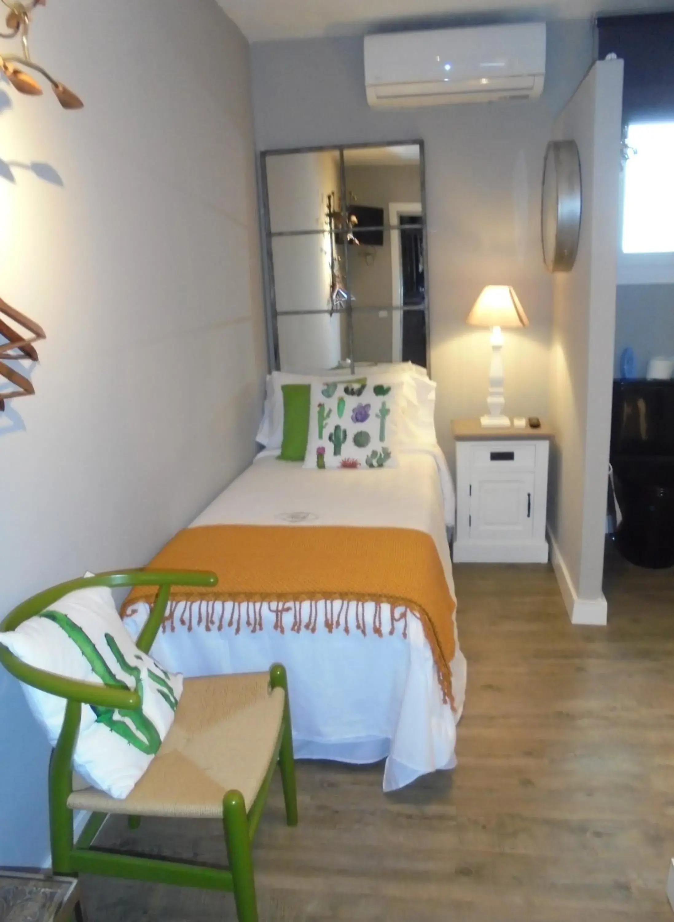 Single Room with Bathroom in TAK Boutique Old Town con Parking bajo disponibilidad Single Room with Bathroom in TAK Boutique Old Town con Parking bajo disponibilidad