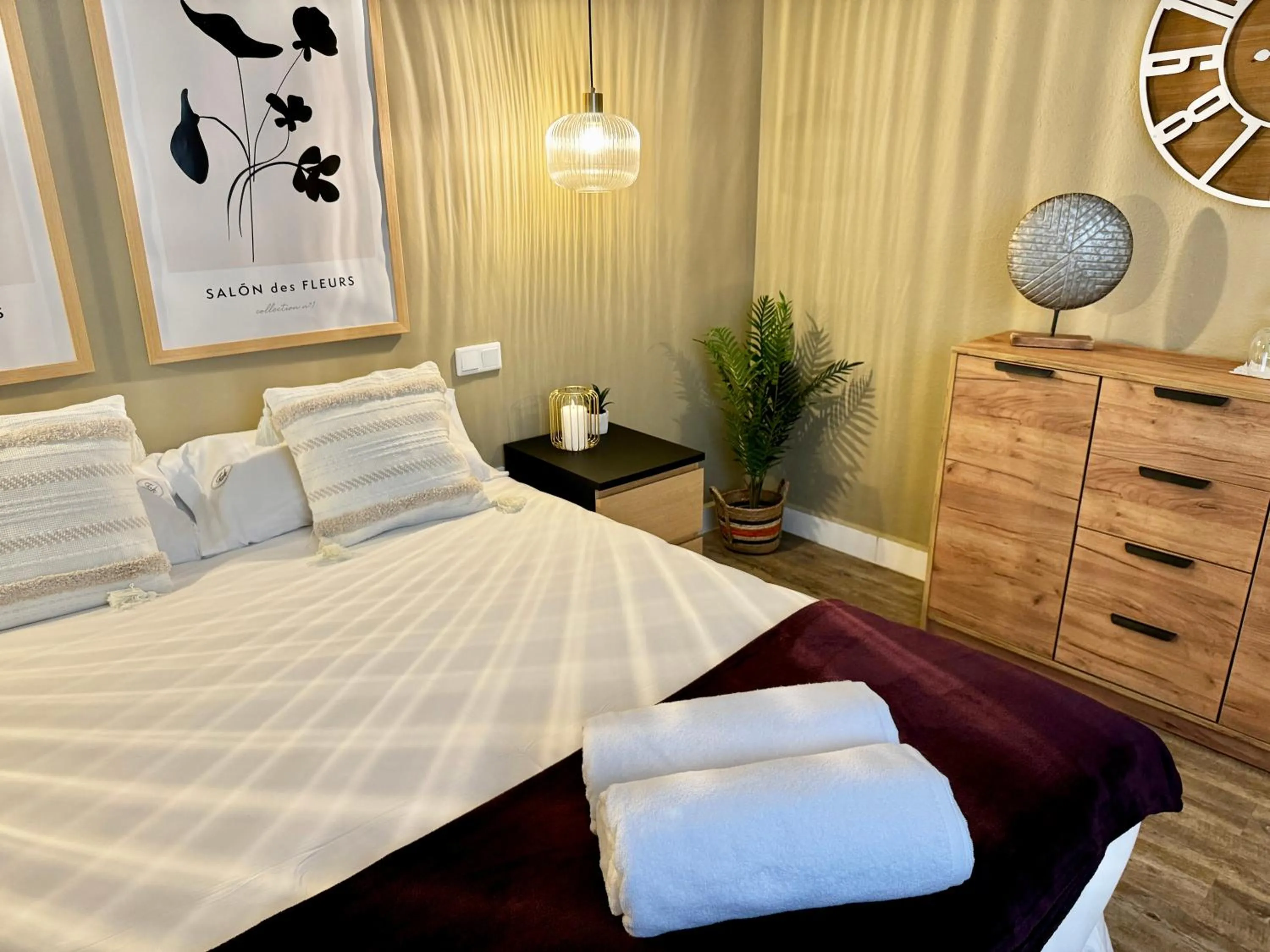 Bedroom, Bed in TAK Boutique Old Town con Parking