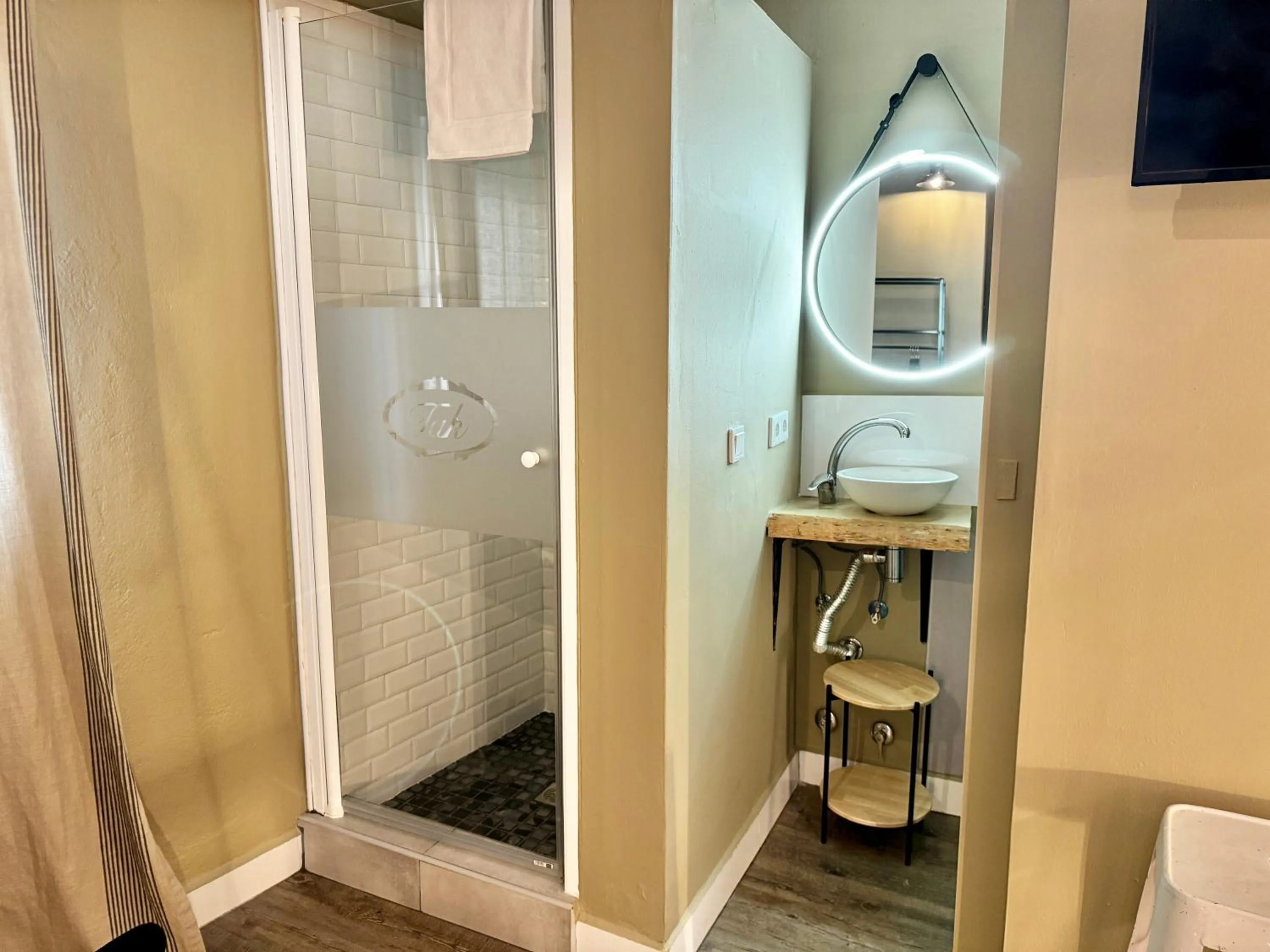 Bathroom in TAK Boutique Old Town con Parking