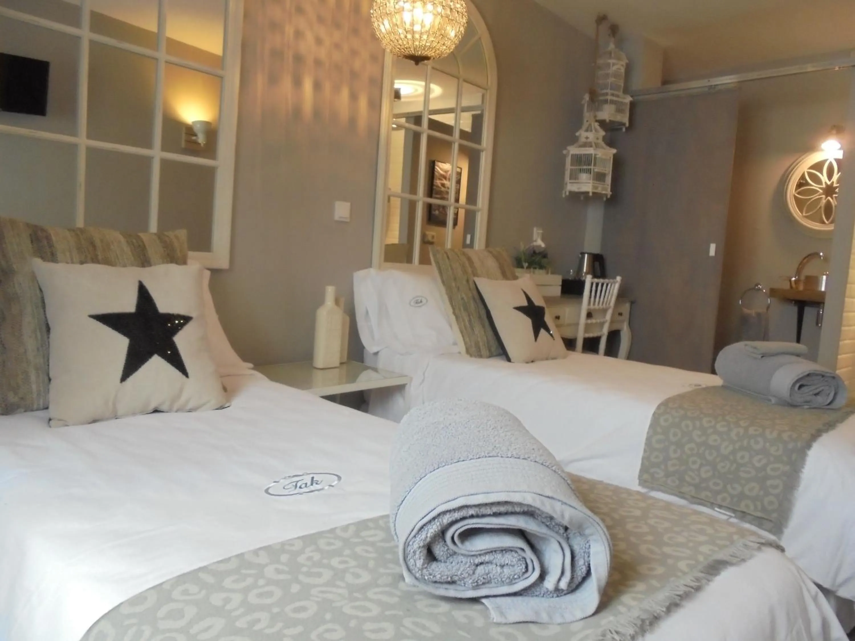 Photo of the whole room, Bed in TAK Boutique Old Town con Parking