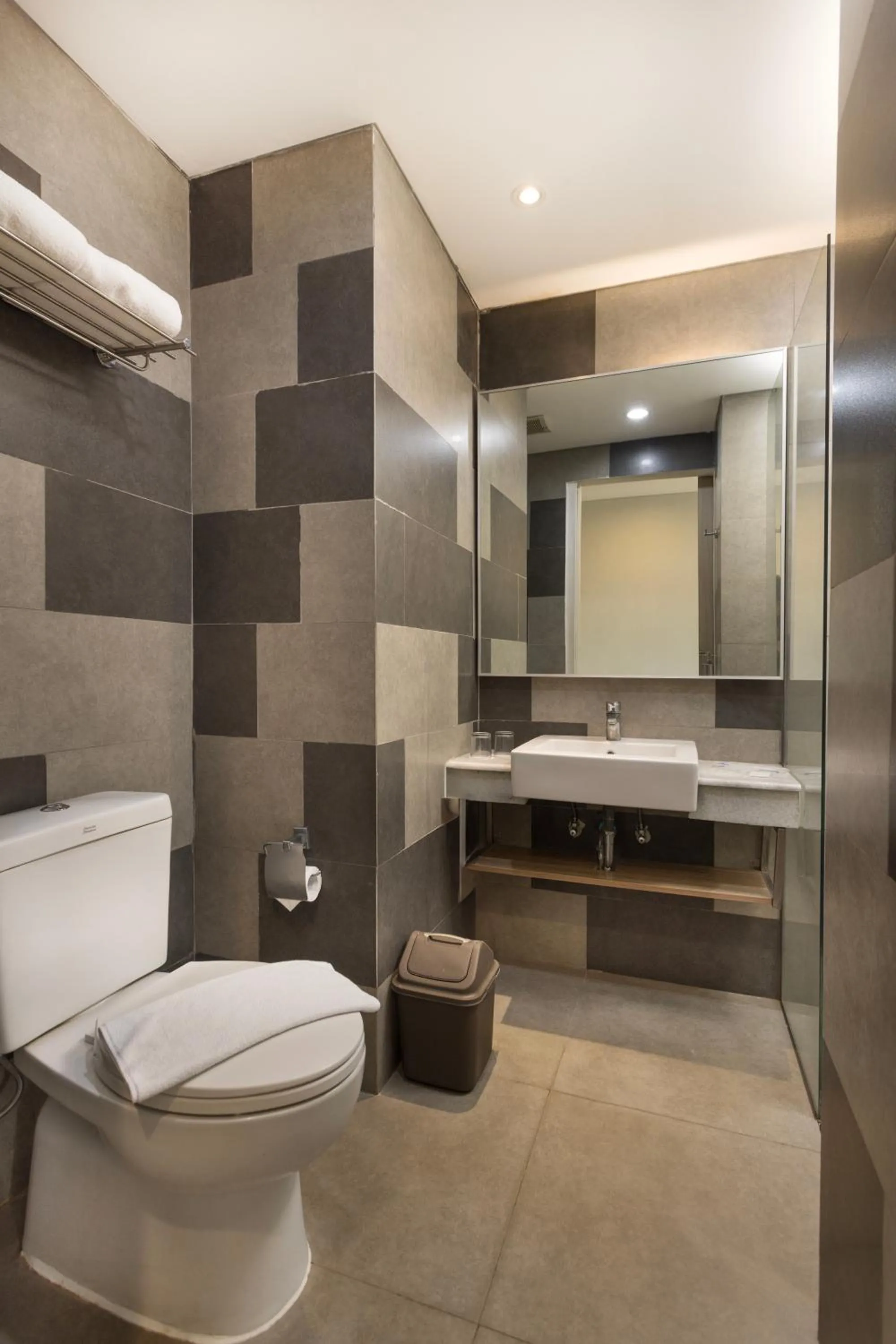 Toilet in Arte Hotel Bandar Lampung
