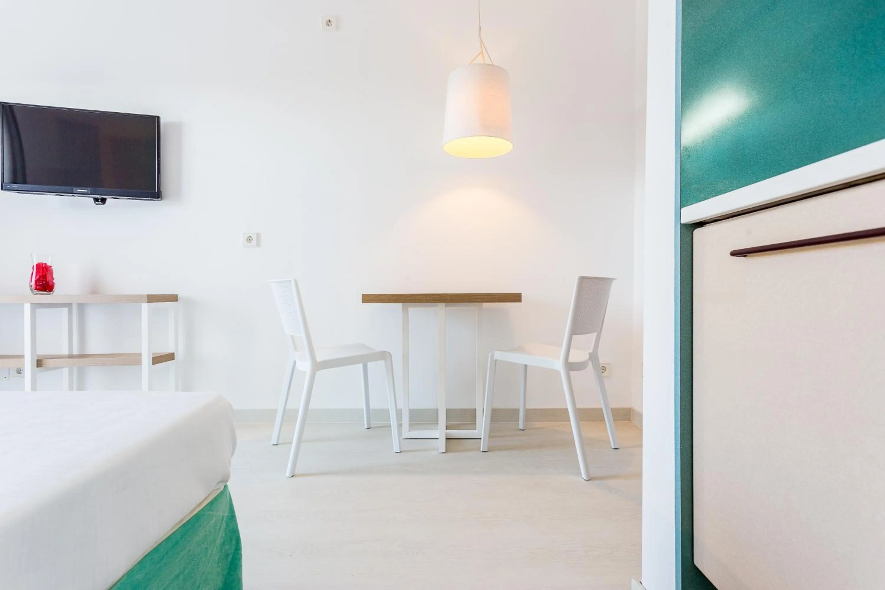 TV and multimedia in Apartamentos Ferrer Lime Tamarindos