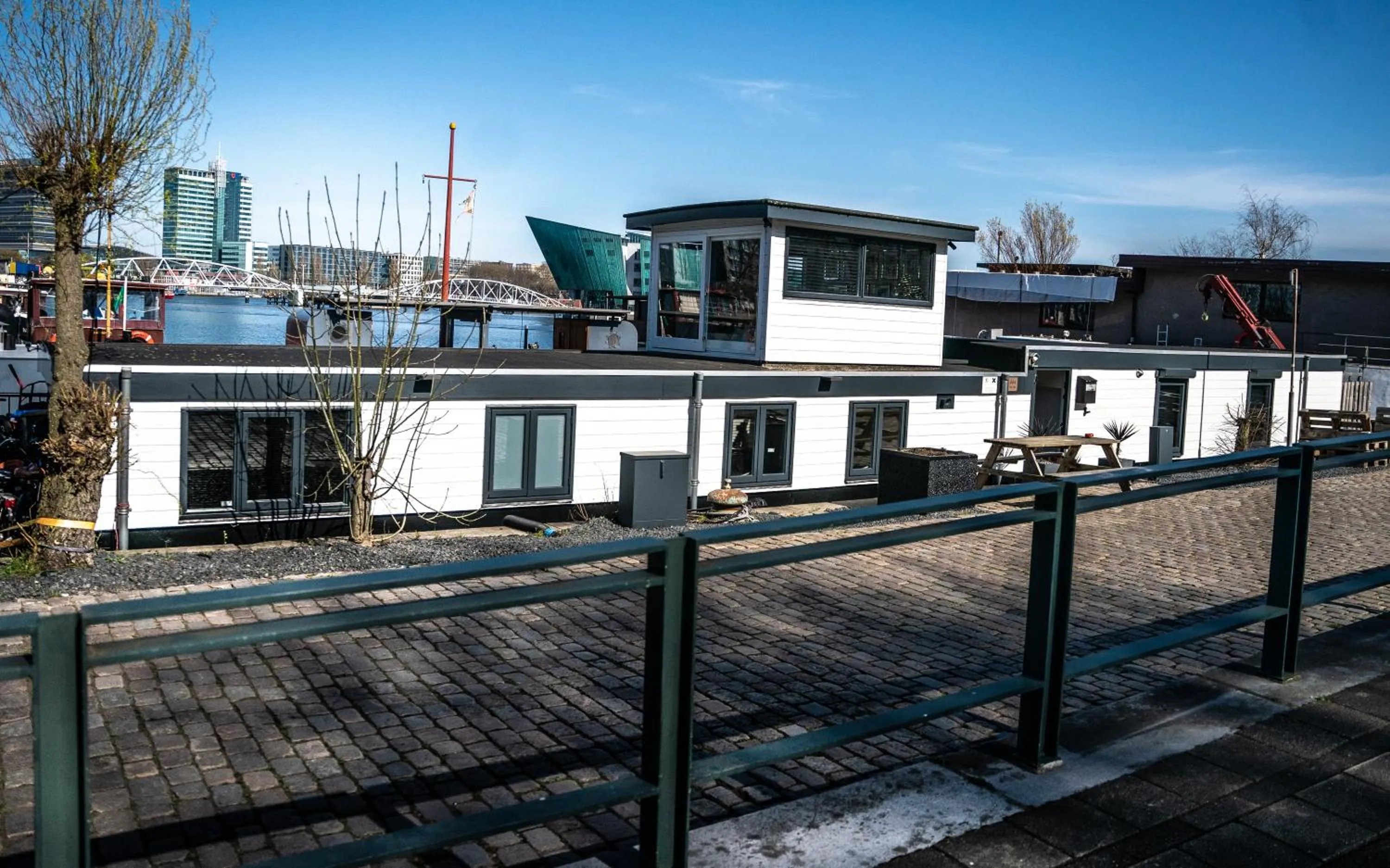 Property building in Houseboat-Amsterdam