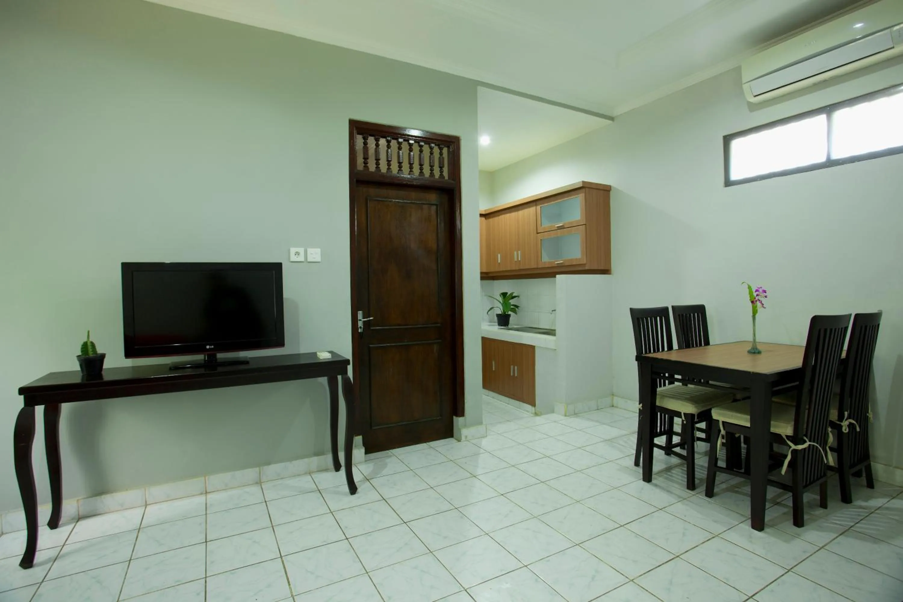 Dining area in Sari Indah Cottages