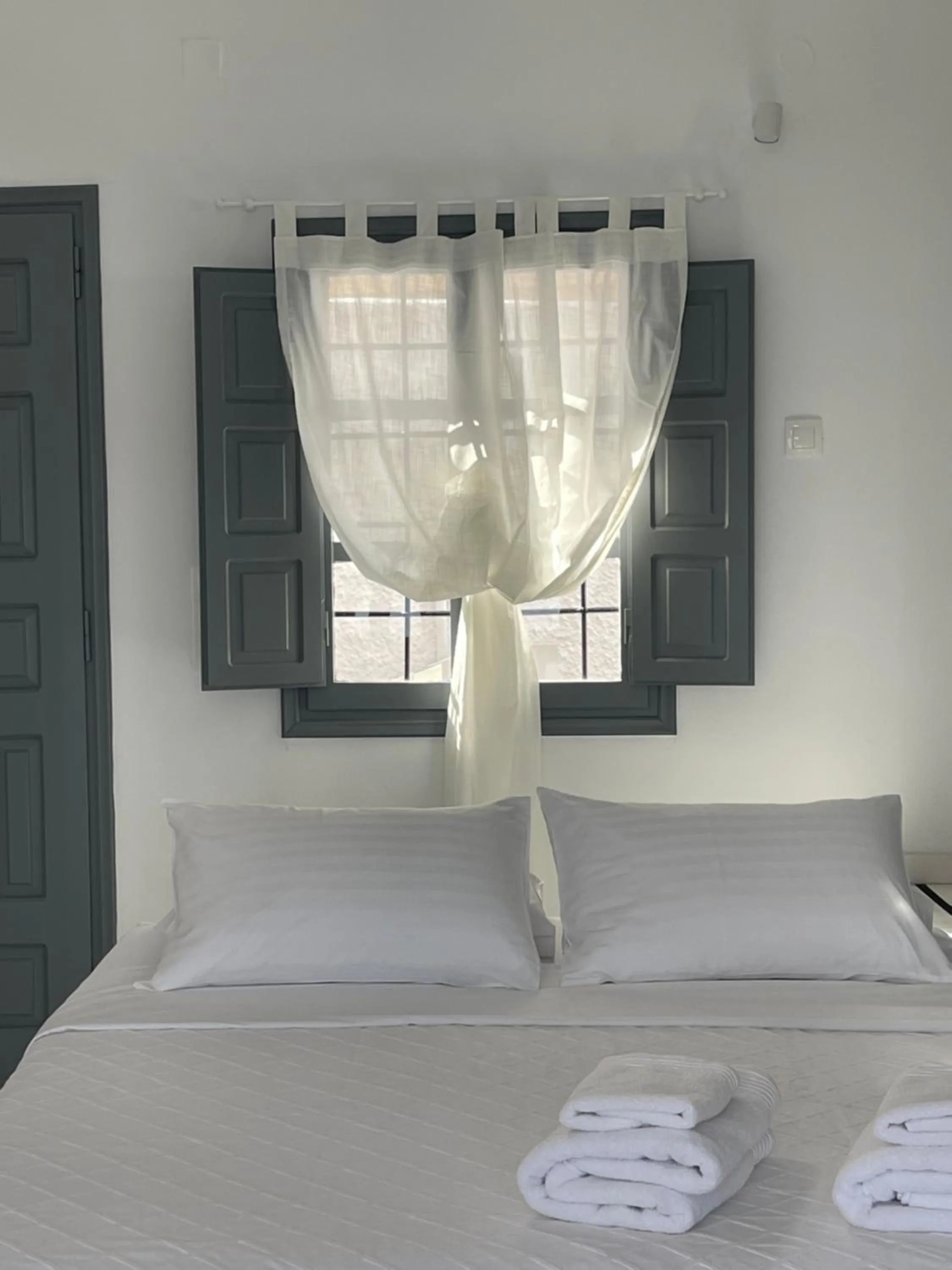 Bedroom, Bed in OIA UNIQUE HOMES by K&K