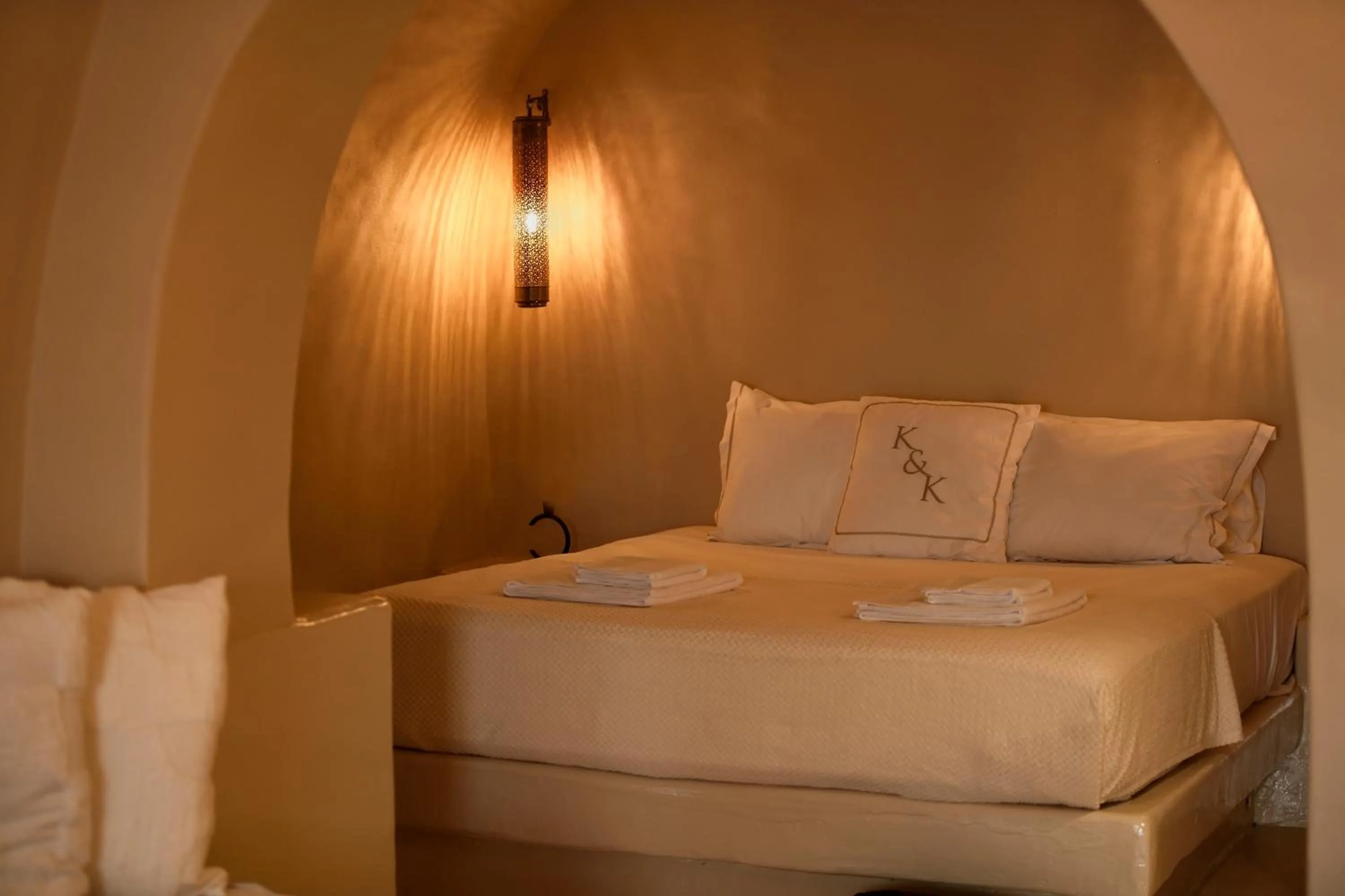 Bed in OIA UNIQUE HOMES by K&K