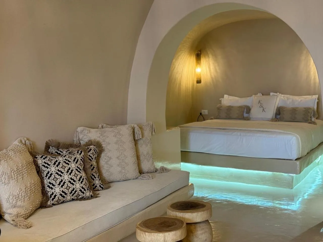 Photo of the whole room, Bed in OIA UNIQUE HOMES by K&K